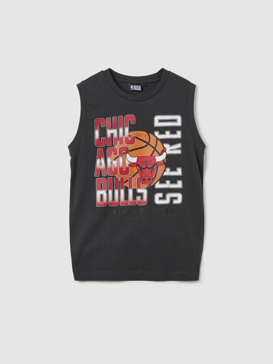 Black sleeveless top with Chicago Bulls print_3
