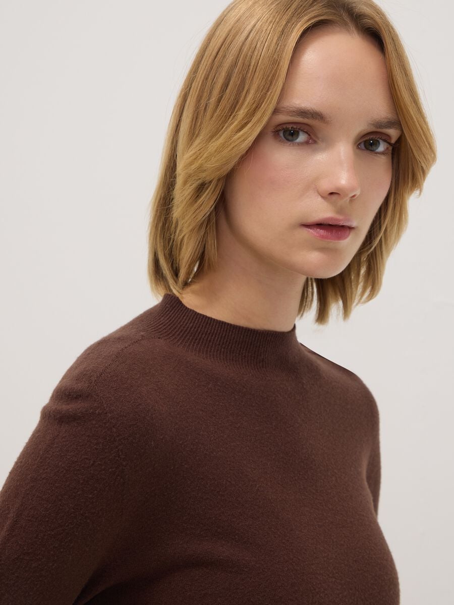 Brown regular-fit jumper in viscose and wool blend_2