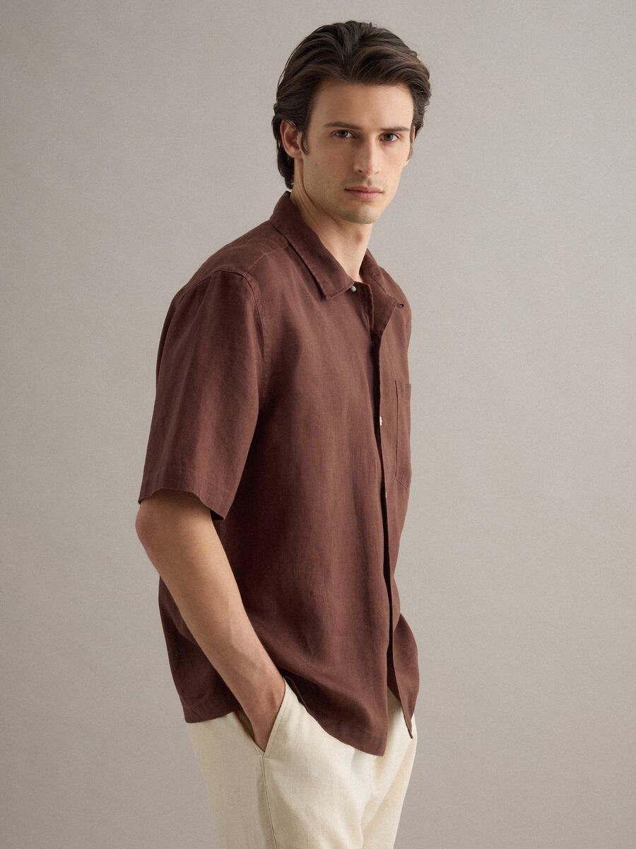 Camicia a maniche corte in puro lino marrone regular fit_4