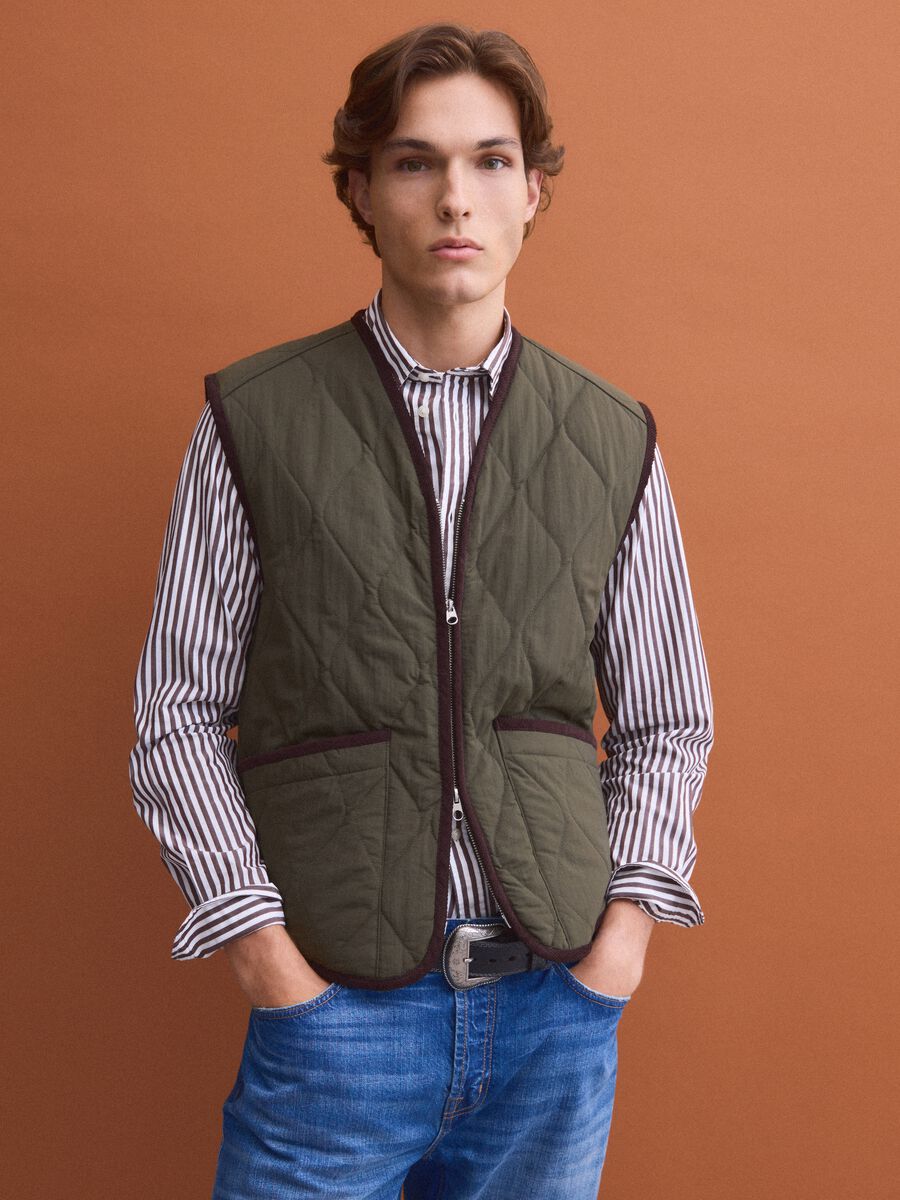 Green quilted gilet with zip, regular fit_1