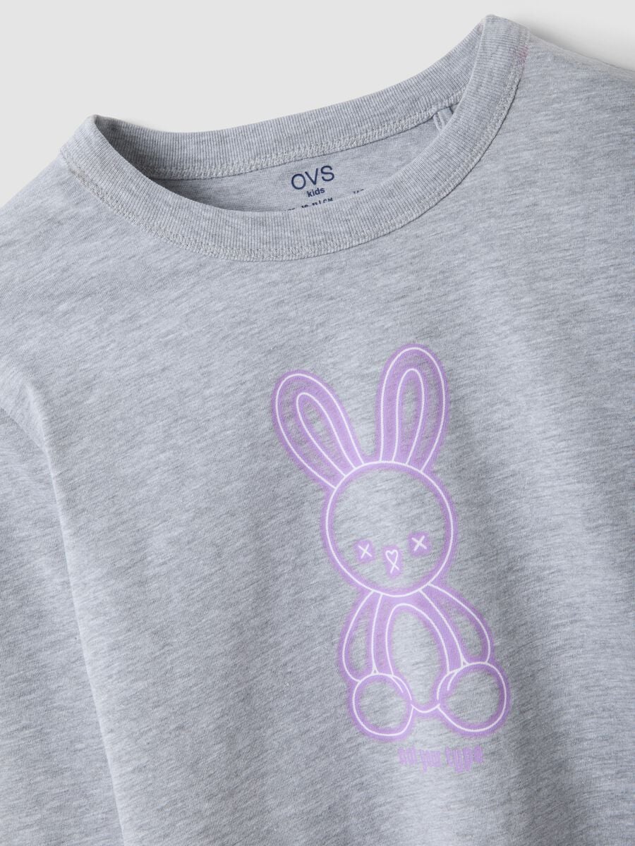 T-shirt crop grigia in puro cotone organico con collo a costine per ragazza_1
