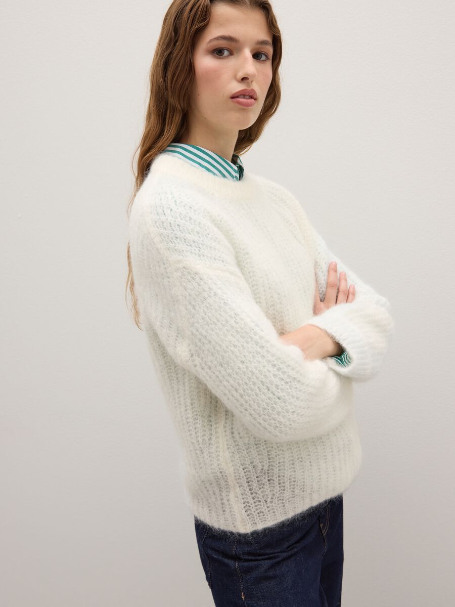 White crew neck sweater with oversized fit_3