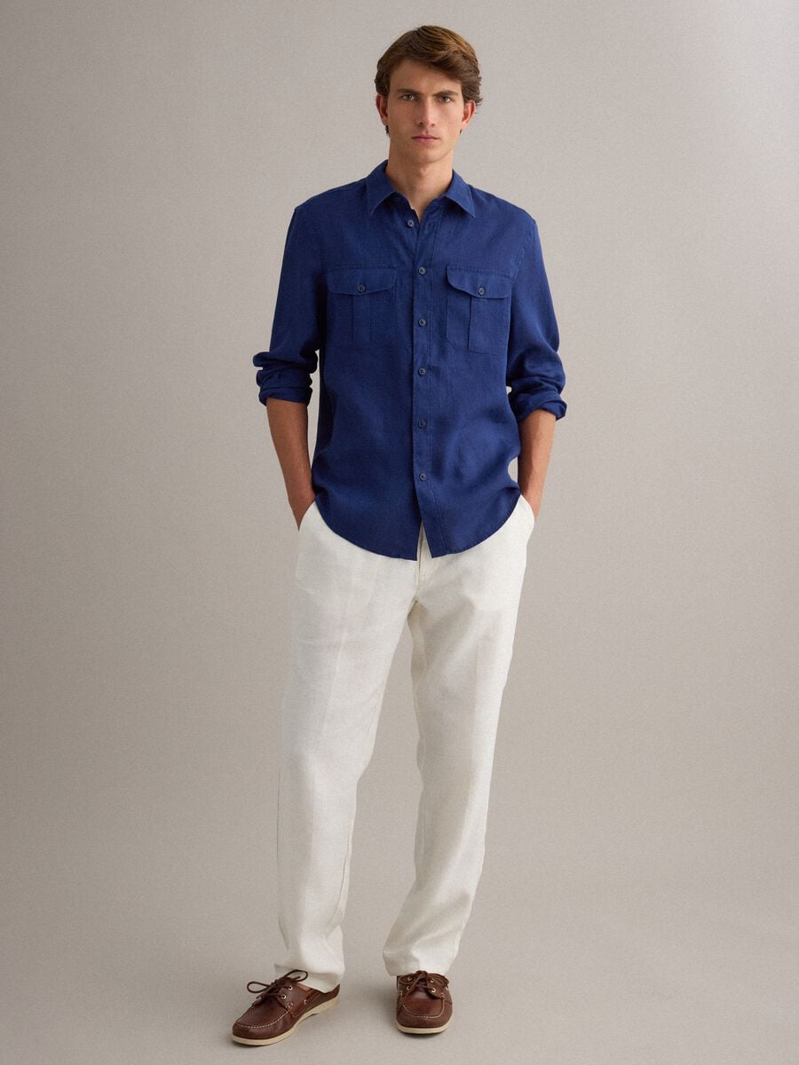 Camicia in puro lino blu regular fit con doppia tasca_2