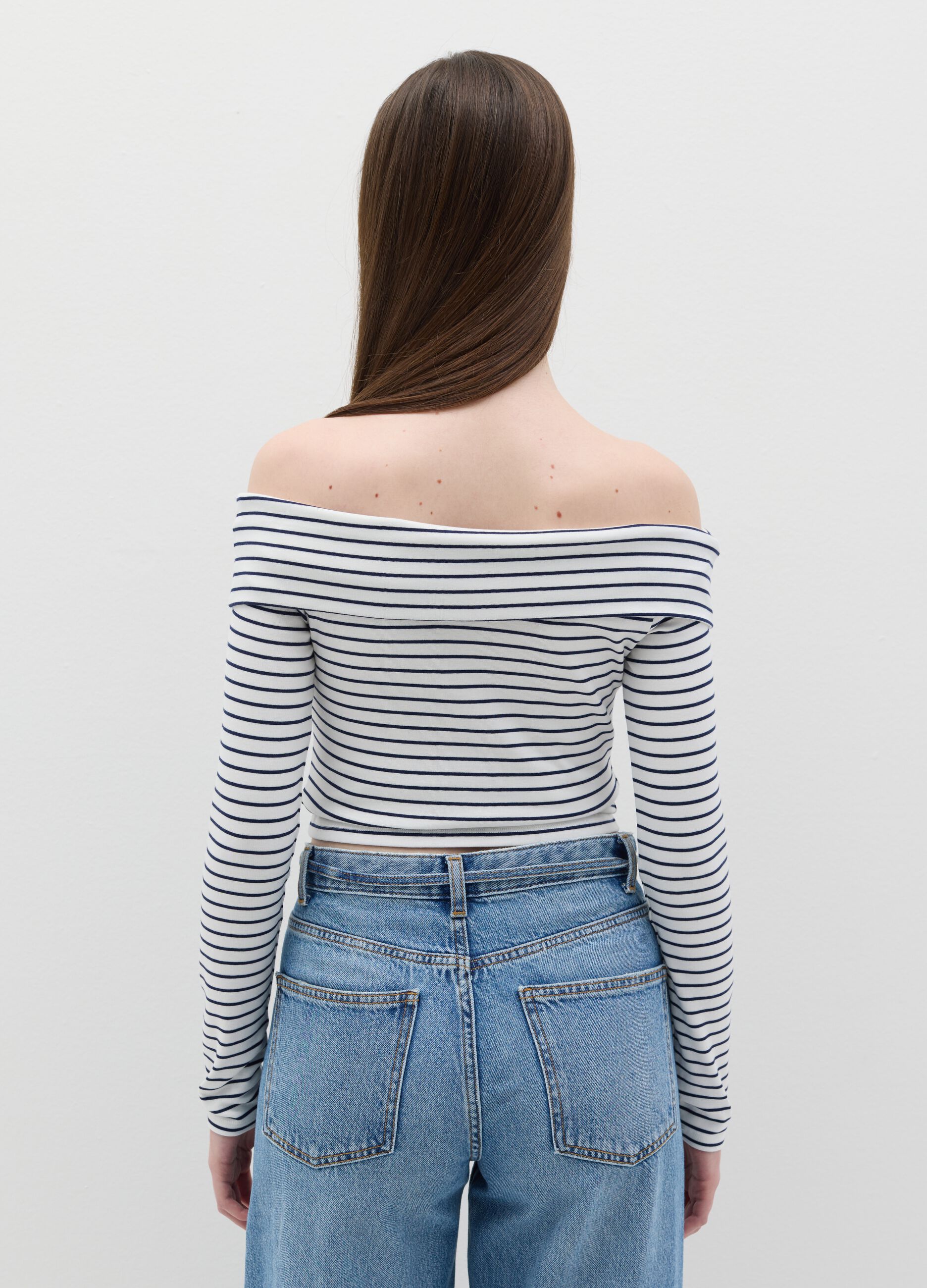 Off-the-shoulder T-shirt