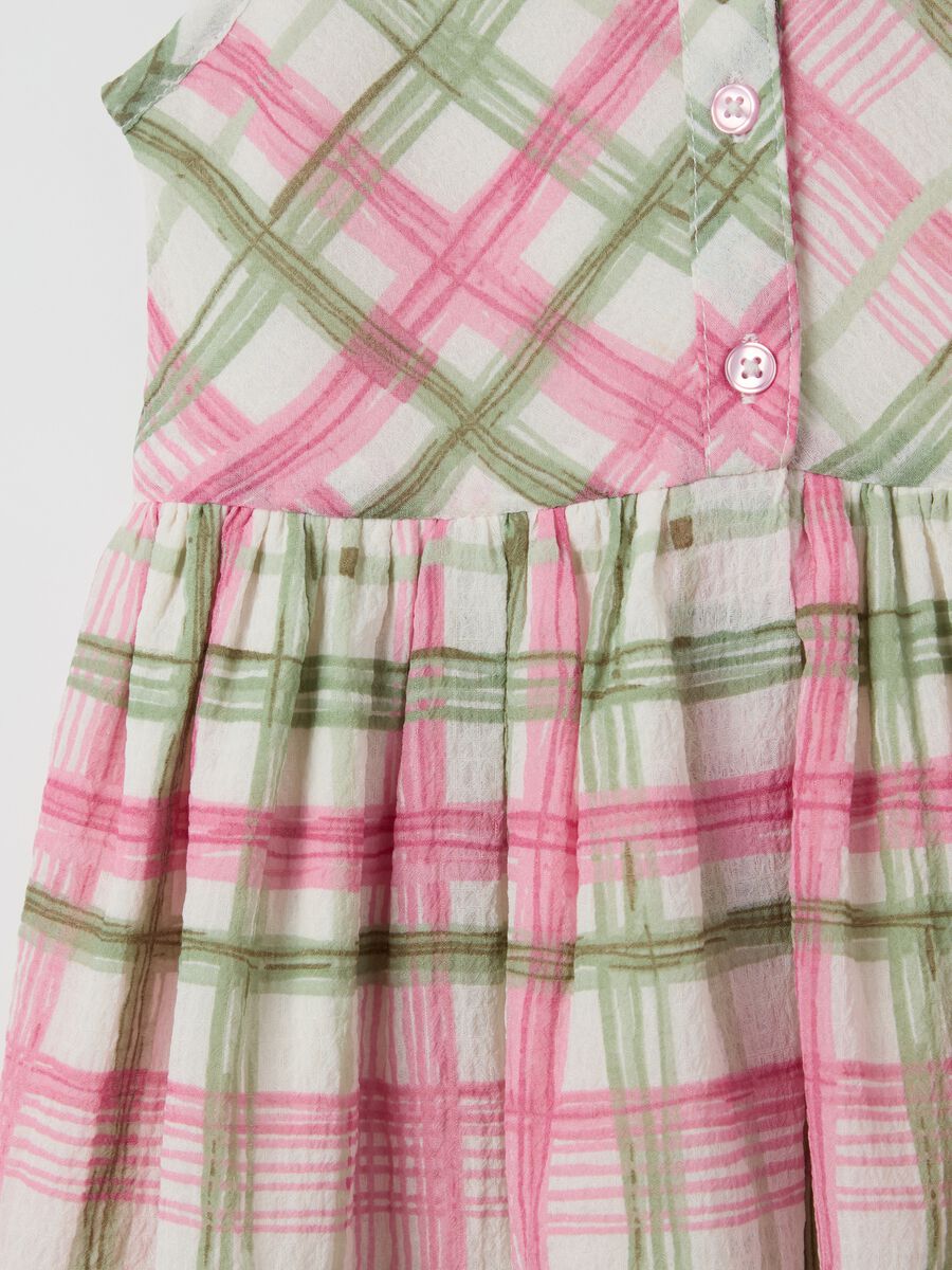 Sleeveless dress with check pattern_3