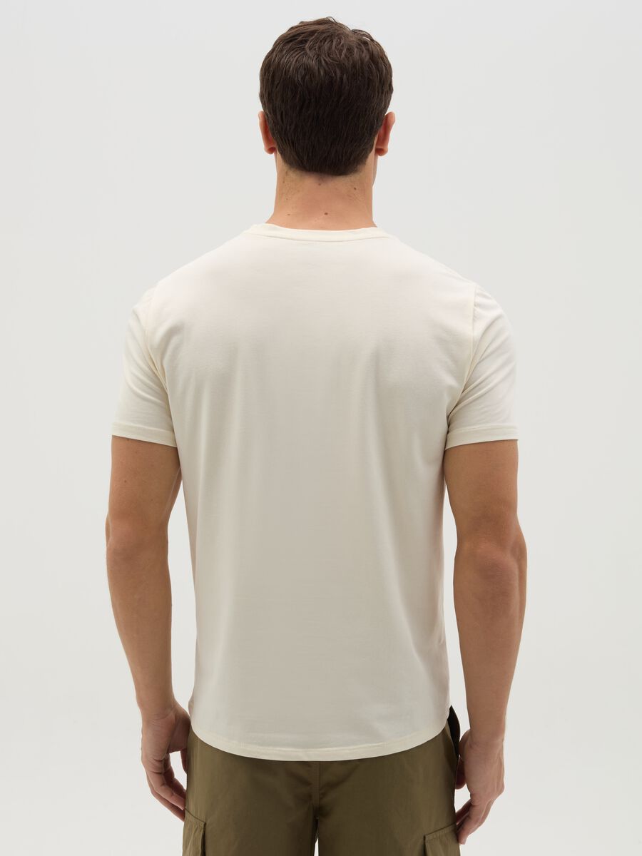 Slim-fit T-shirt in organic cotton_2