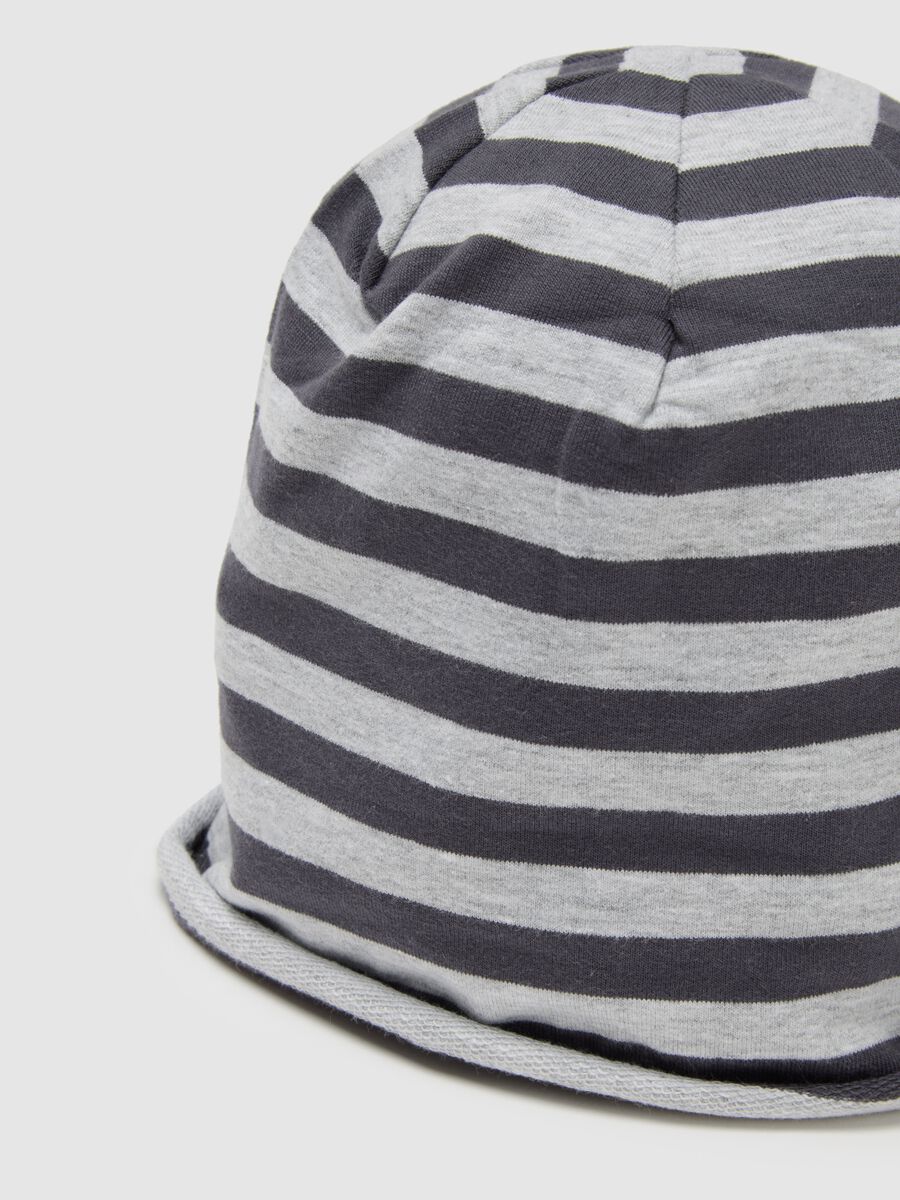 Children's grey striped hat in stretch cotton_2