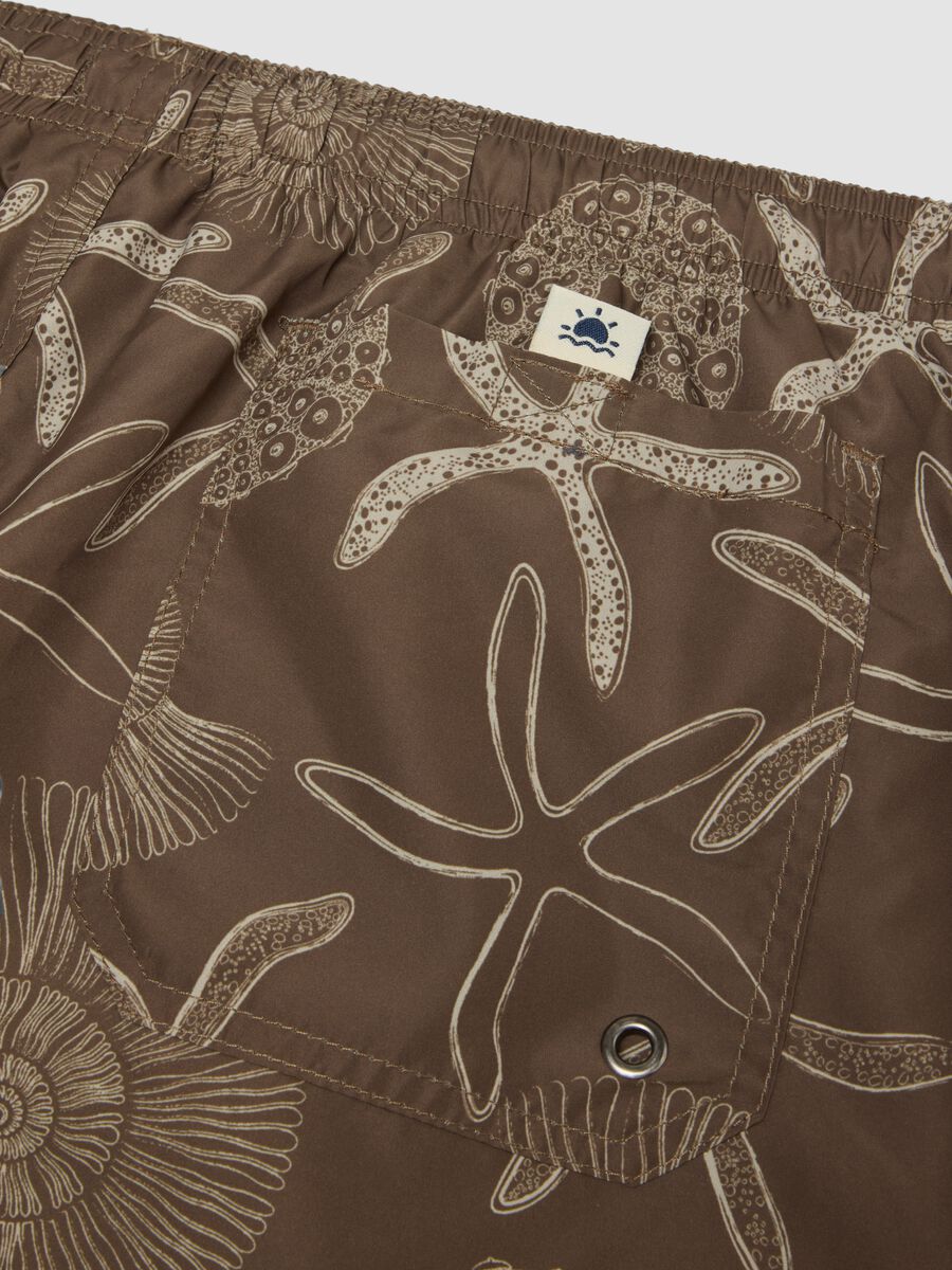 Brown swim shorts with seashell and starfish print_5