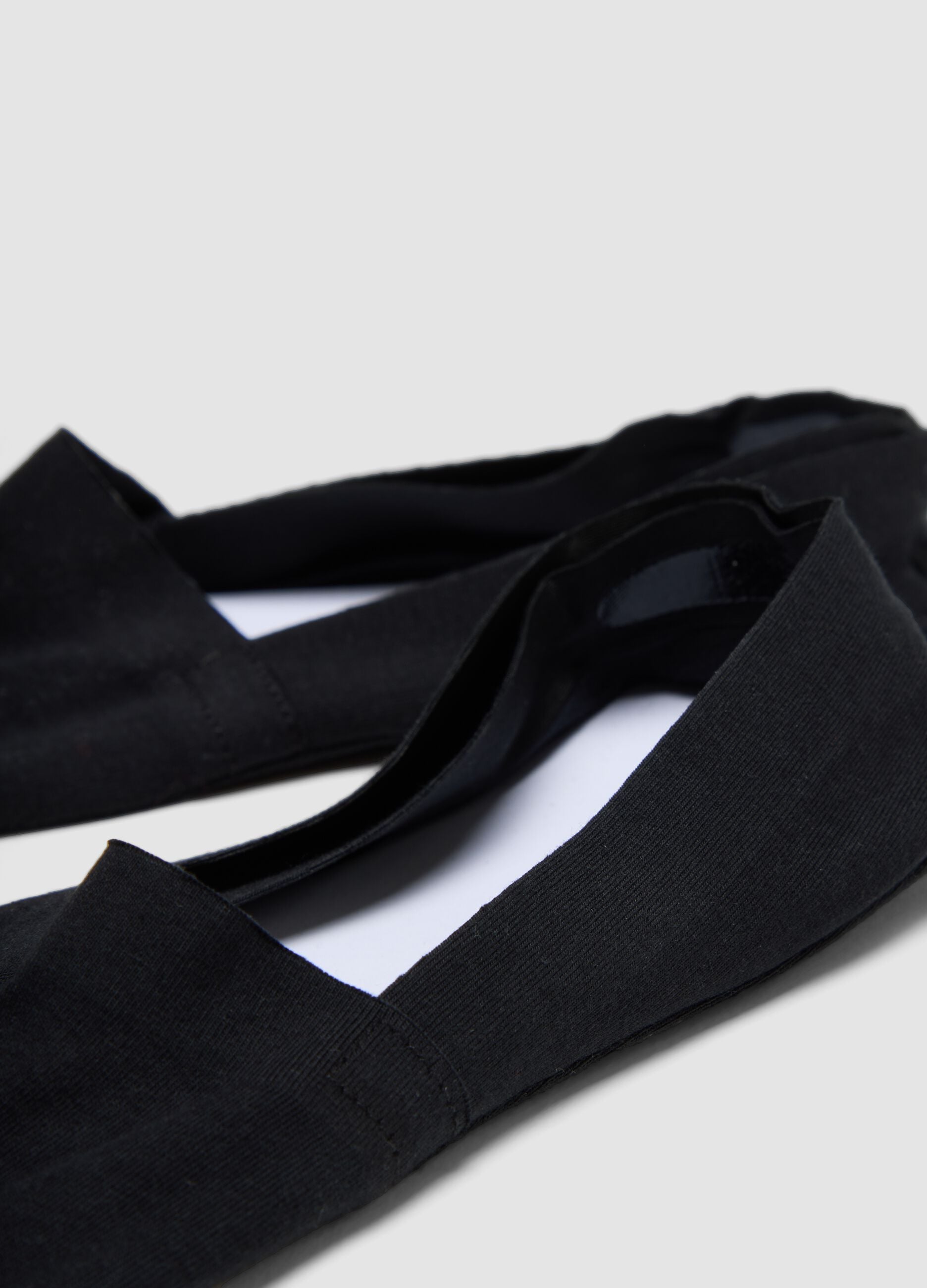 2-pack of black organic cotton no-show socks