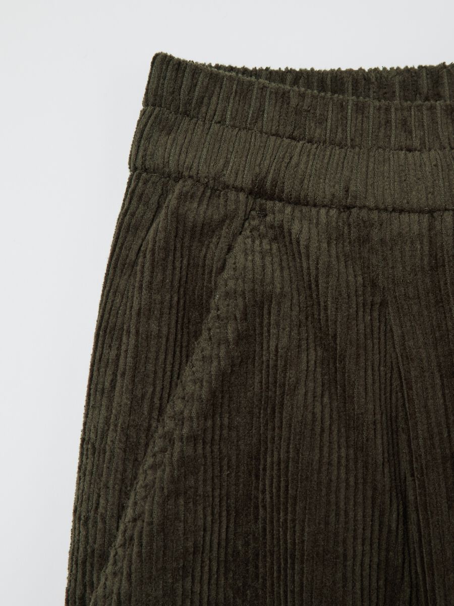 Carrot-fit trousers in corduroy with darts_5
