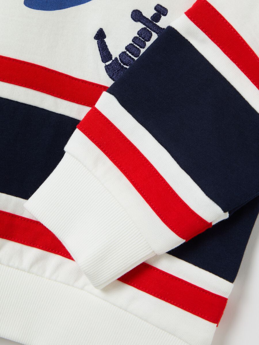 Sweatshirt with hood and "Sailing Team" embroidery_2
