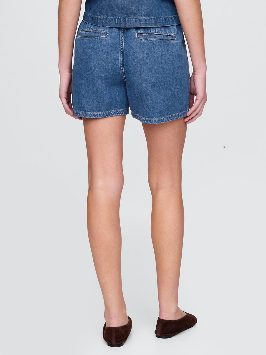 Shorts in denim con elastico in vita_2