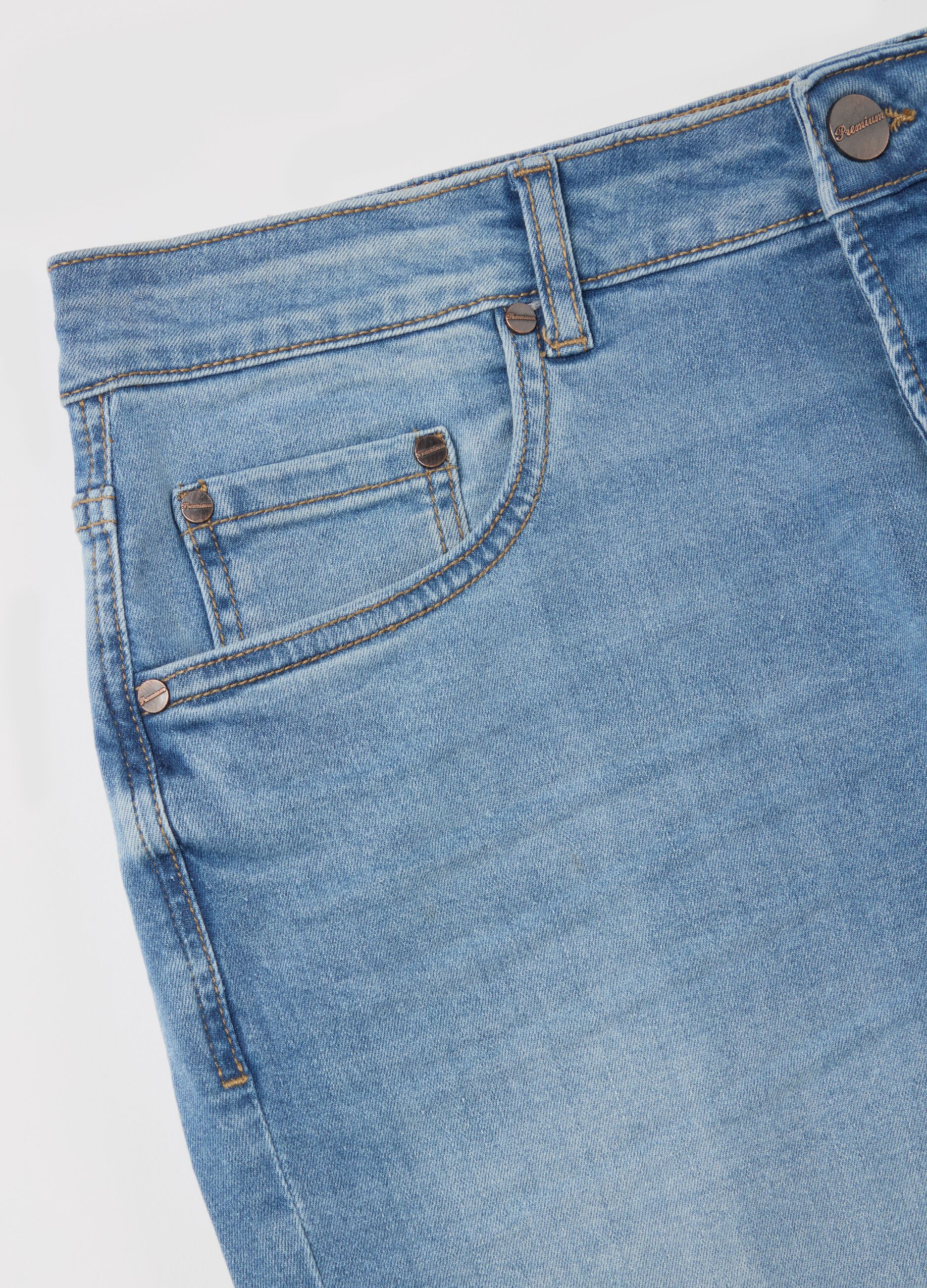 Slim-fit jeans with five pockets