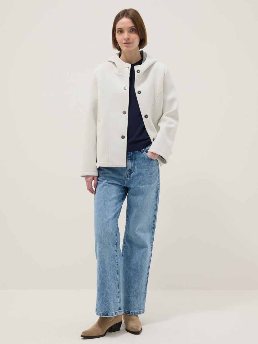 Giacca bianca regular fit con cappuccio e bottoni_1