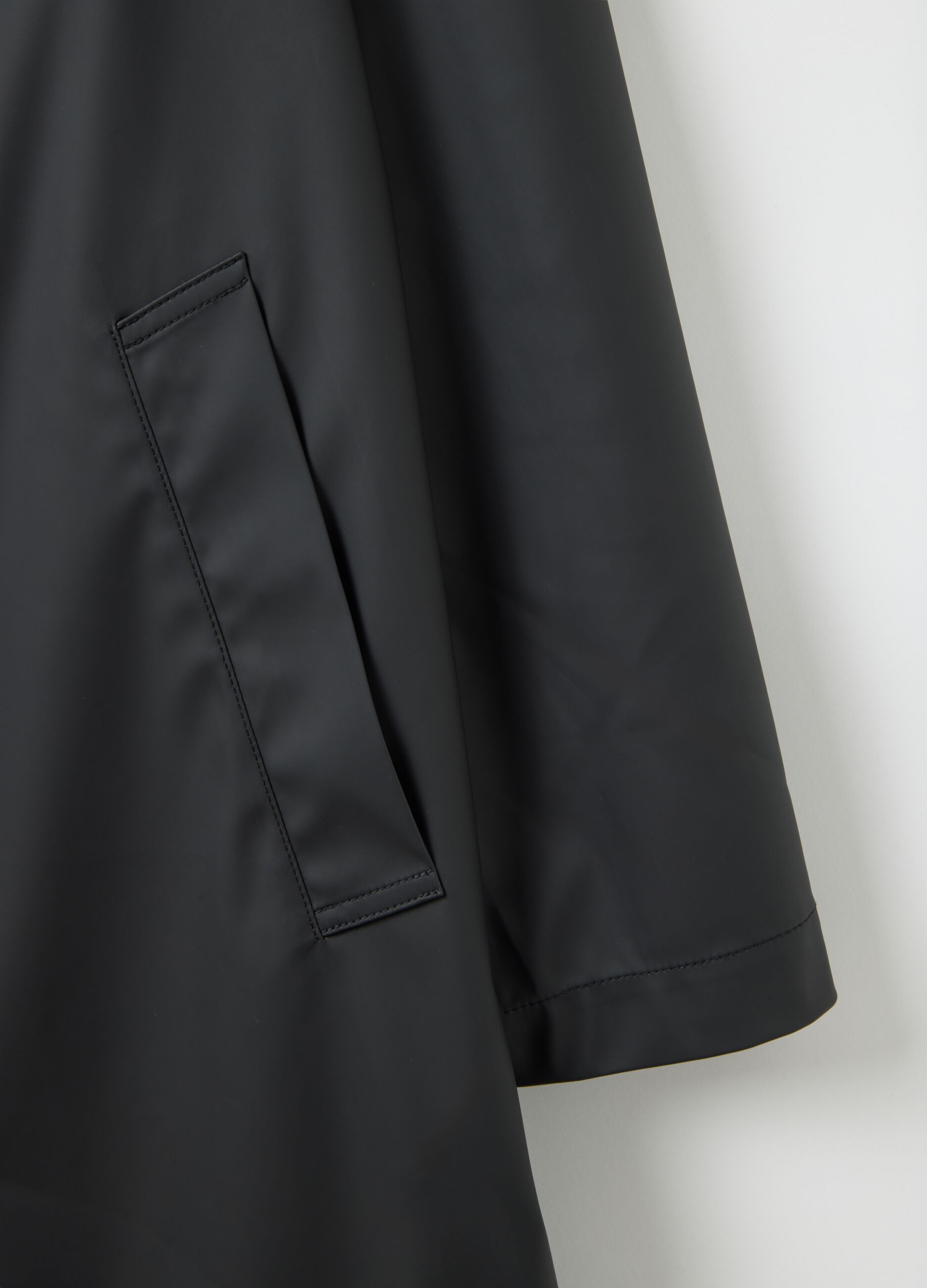 Black lightweight waterproof jacket regular fit