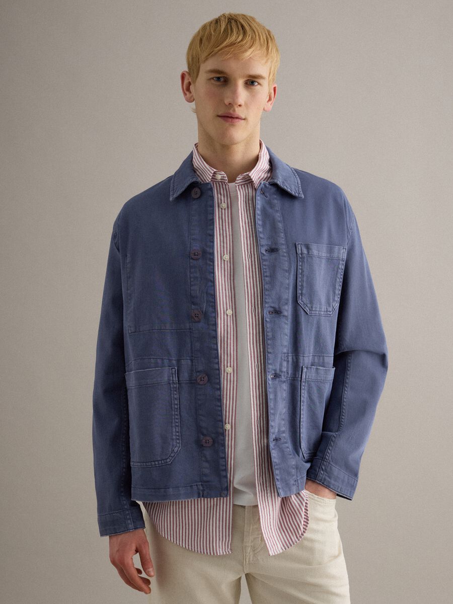 Giacca in cotone elasticizzato blu regular fit con colletto e bottoni_0
