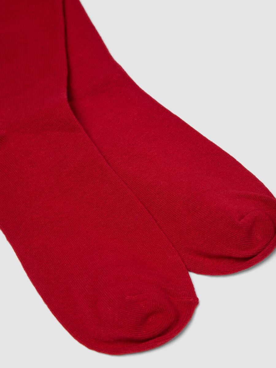 Calze lunghe rosse in misto cotone elasticizzato con motivo natalizio_2