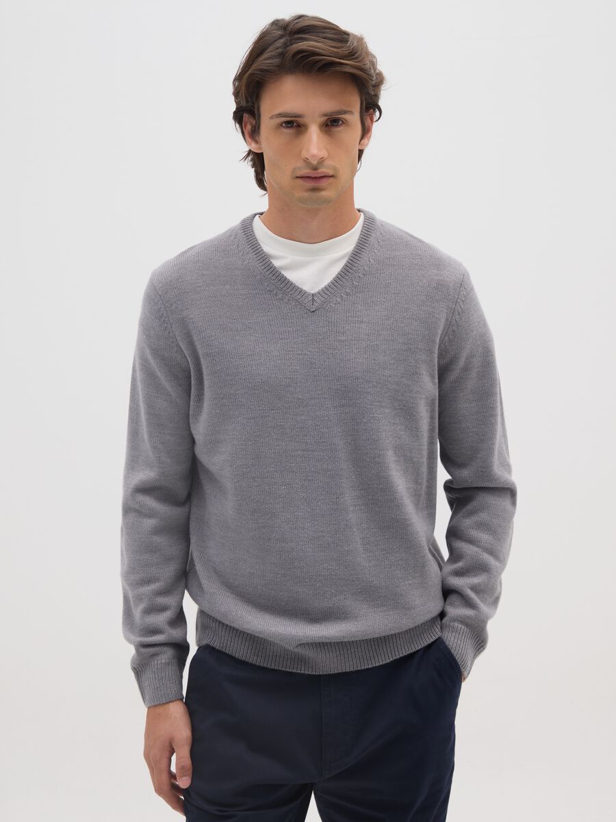 Grey V-neck Sweater_0