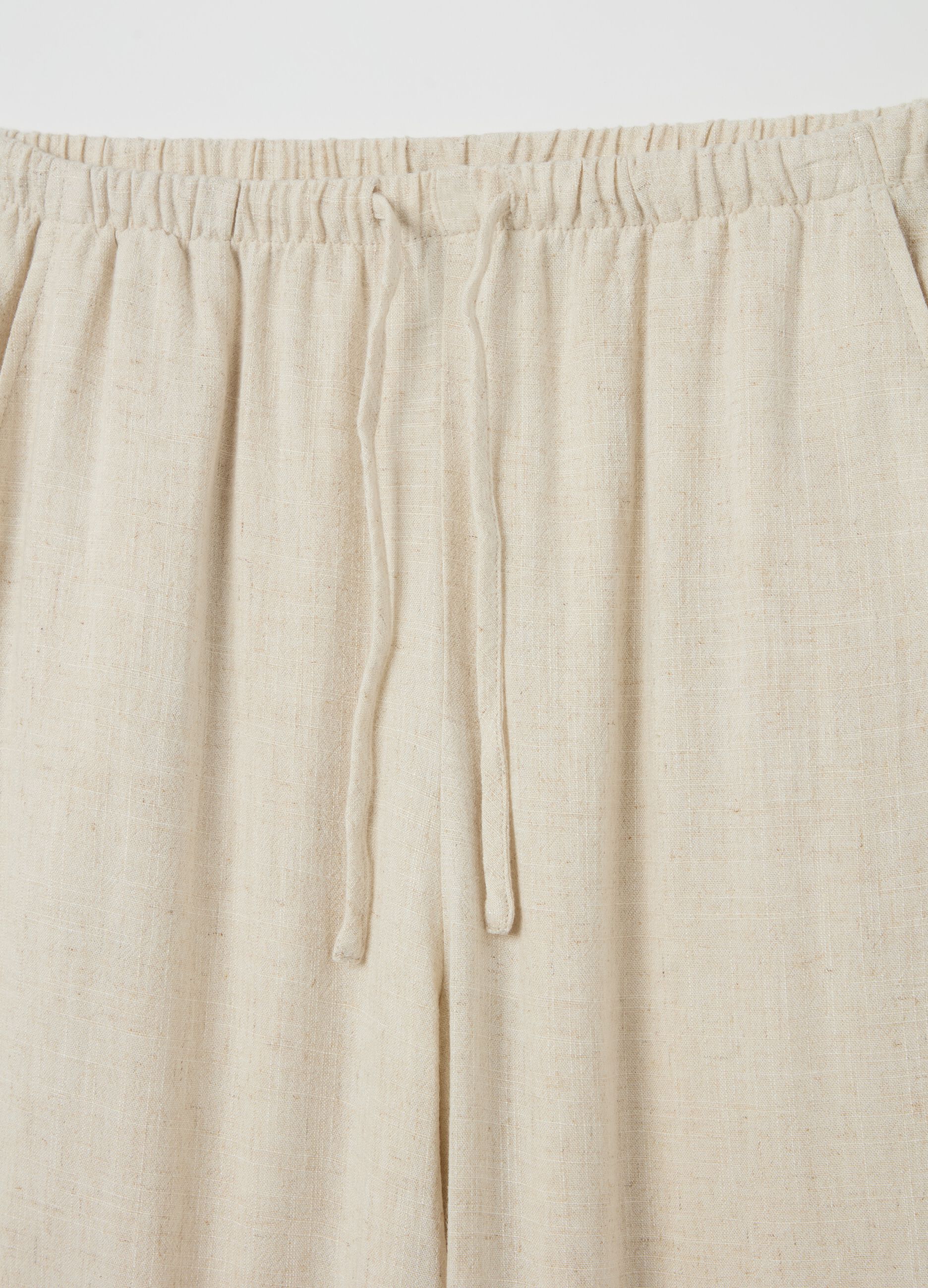 Relaxed-fit trousers in viscose and linen