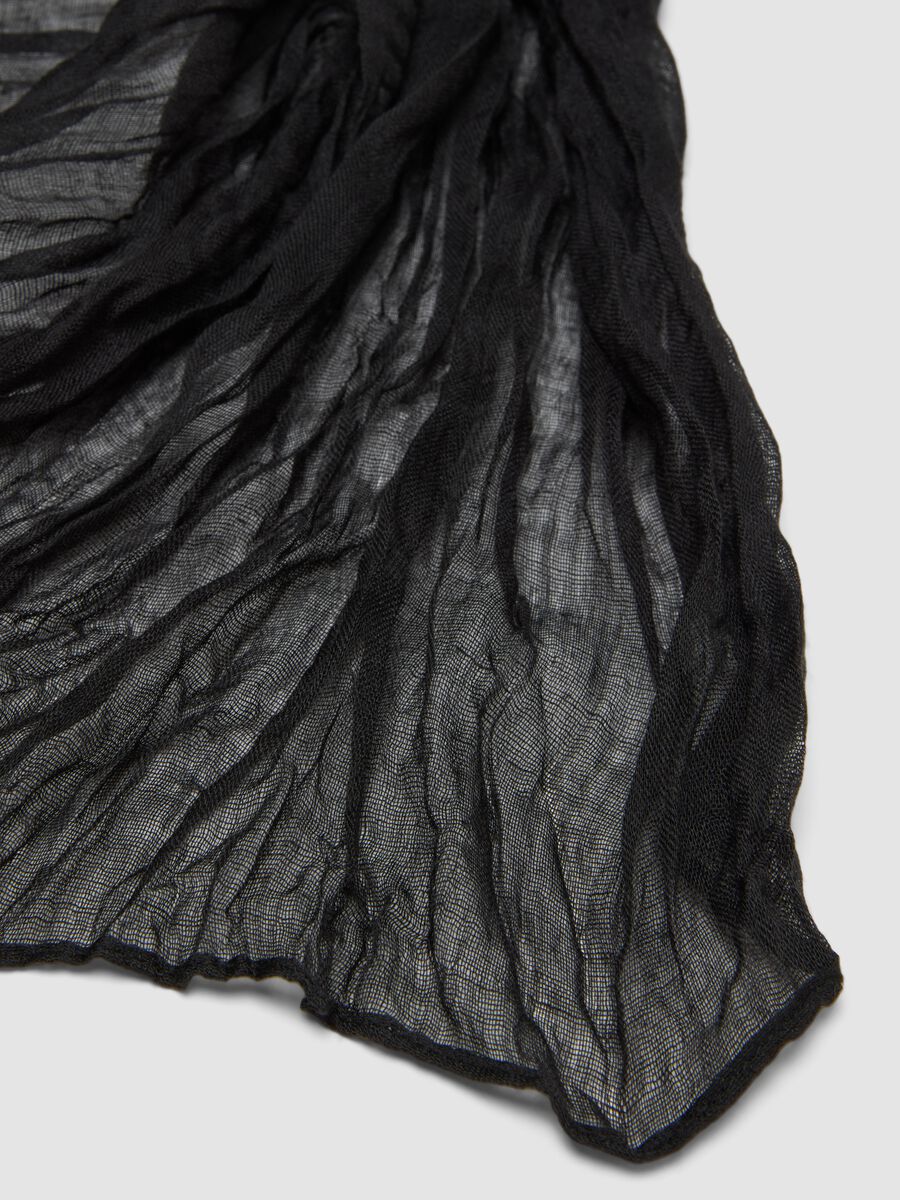 Semi-sheer black crinkle-effect scarf_2
