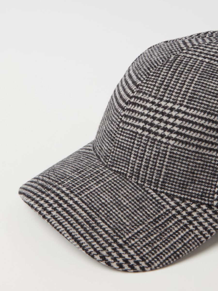 Baseball cap with houndstooth pattern_2