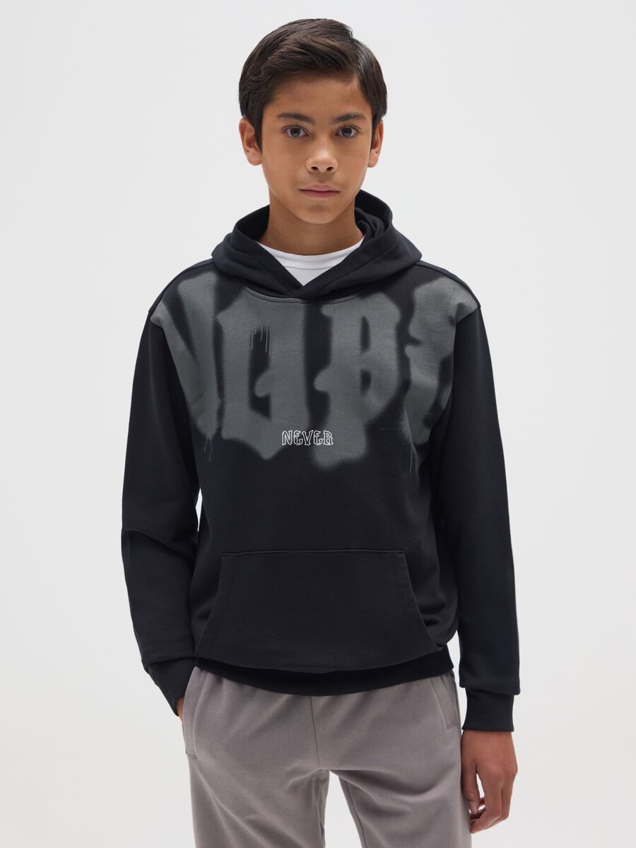 Felpa da ragazzo in puro cotone nero con cappuccio_0