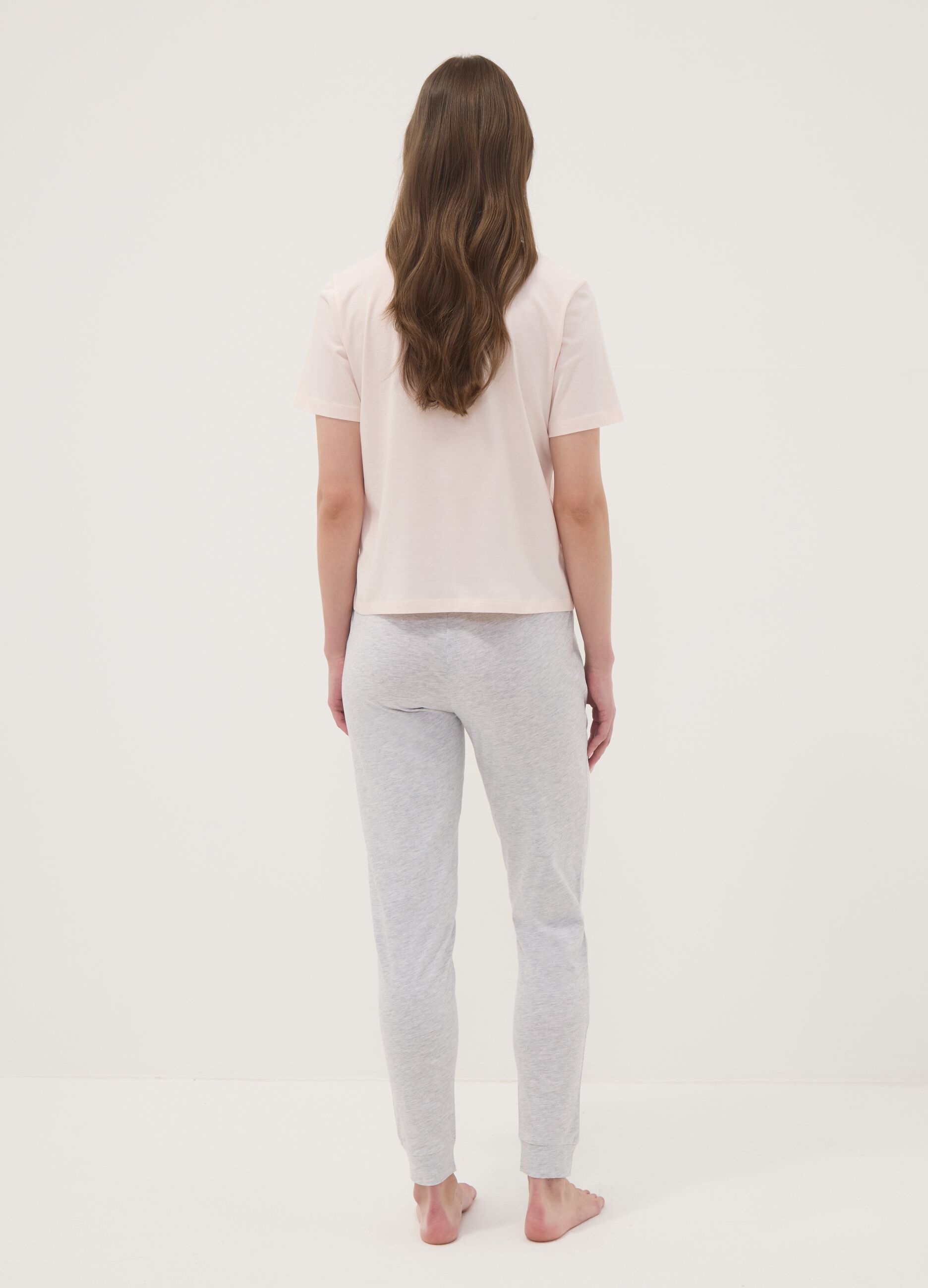 Pigiama rosa in puro cotone organico con pantaloni grigi regular fit