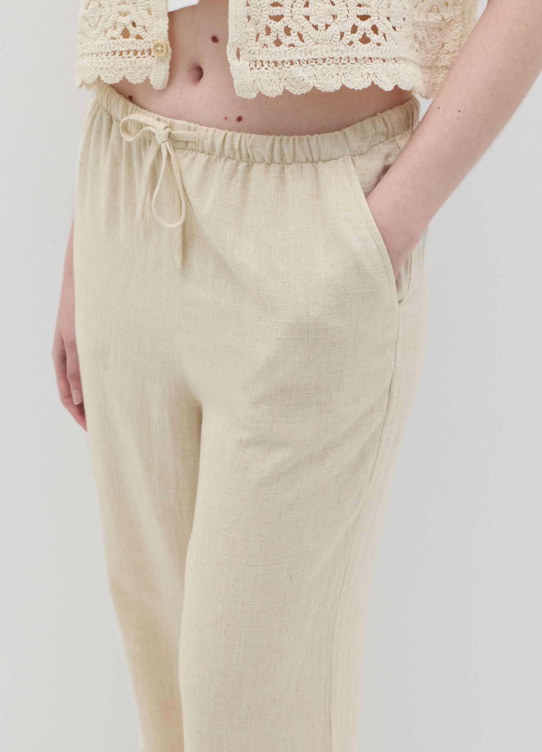 Relaxed-fit trousers in viscose and linen