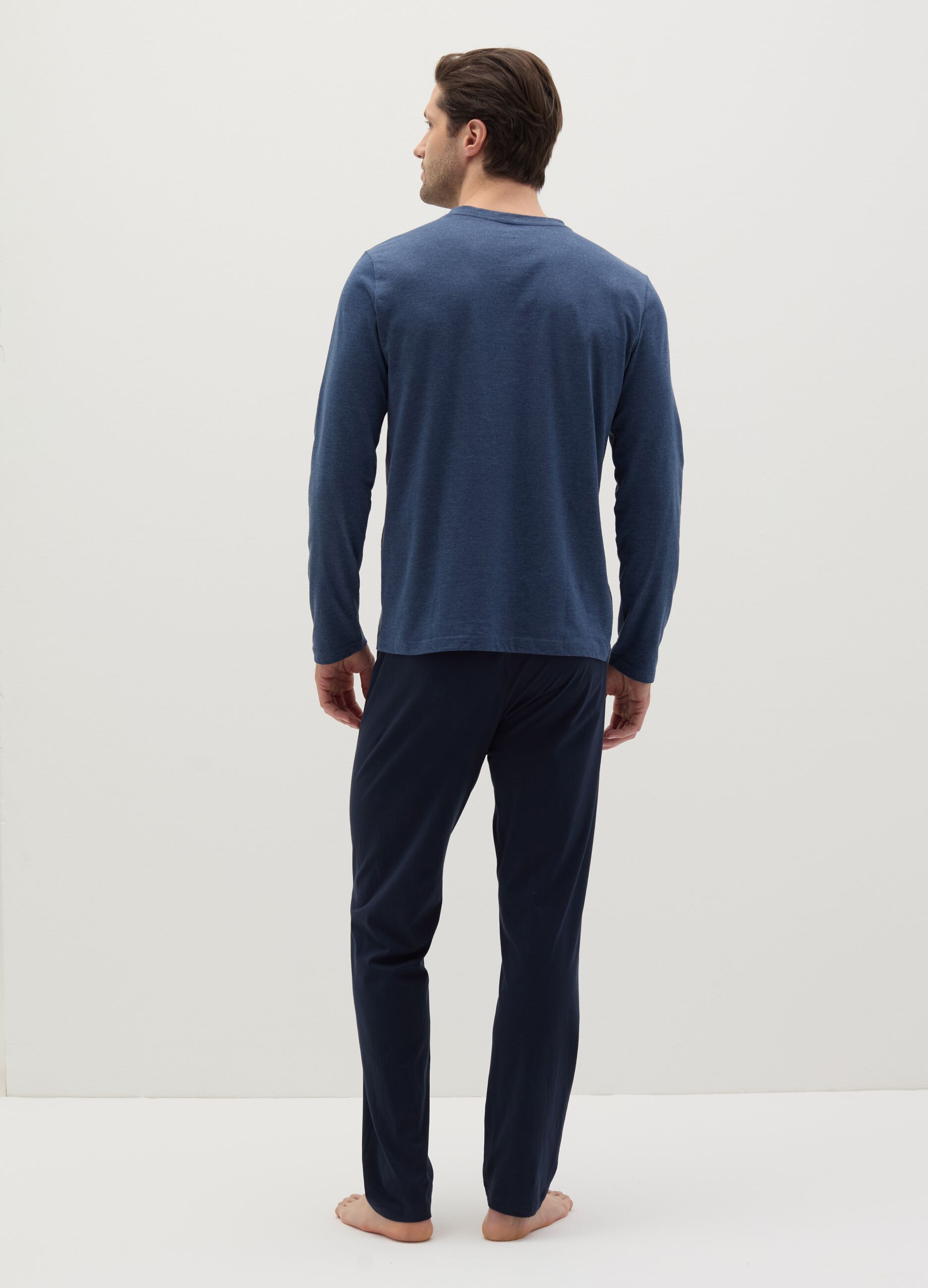Long pyjamas with V-neck top