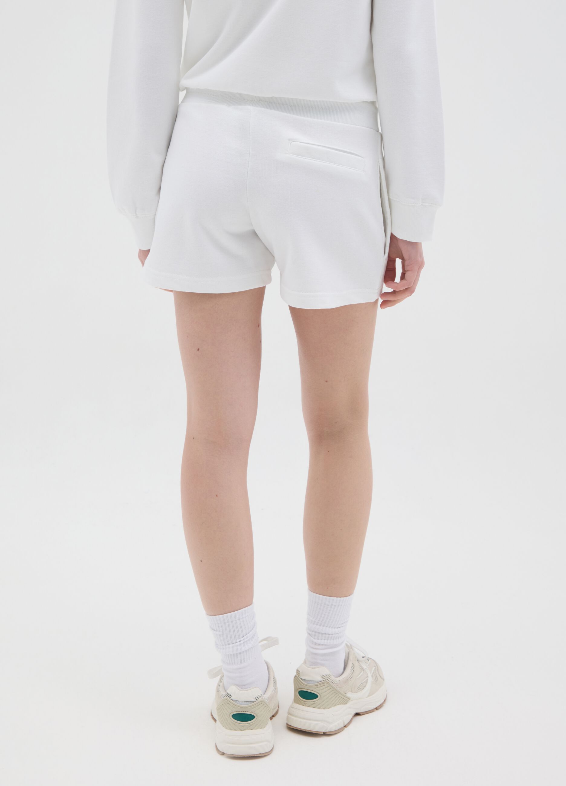 White shorts with embroidery and NBA Los Angeles Lakers print