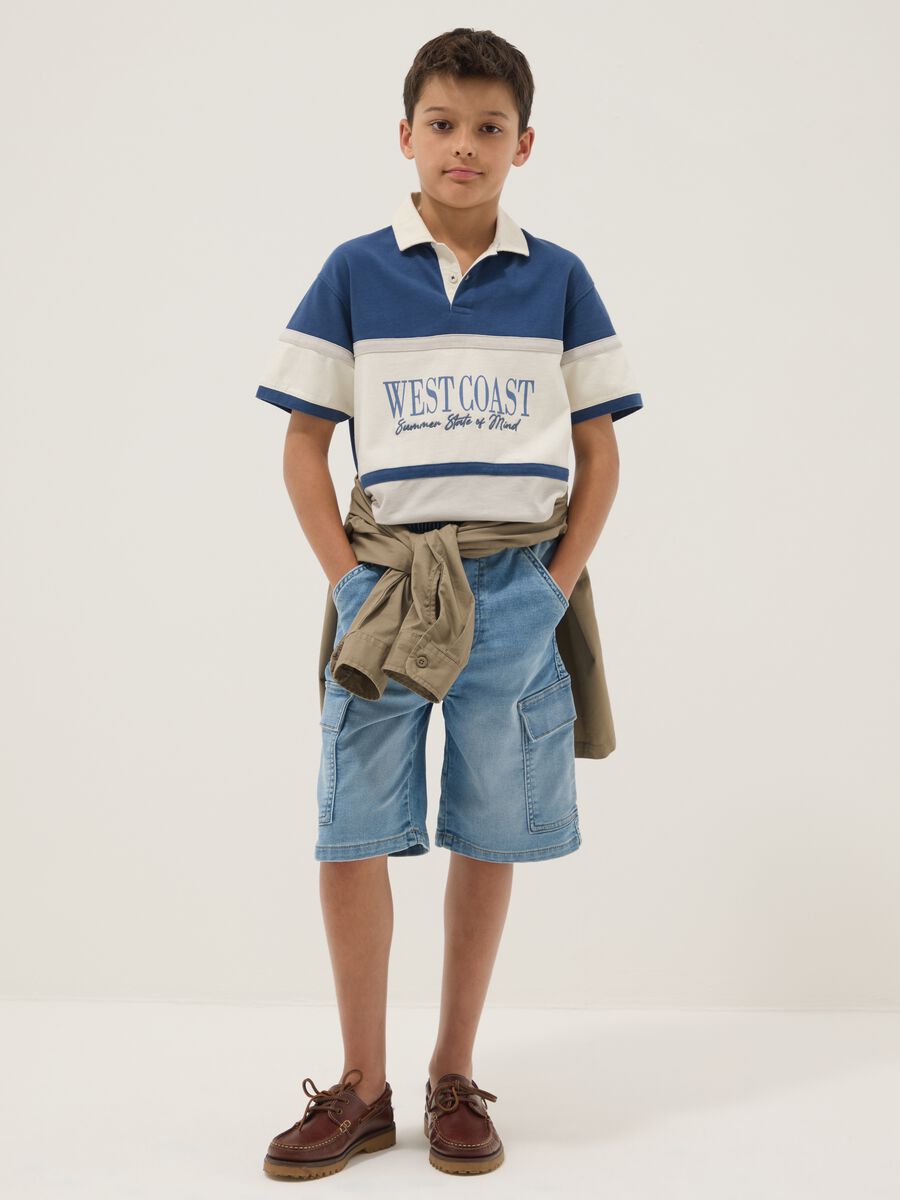 Shorts cargo azzurri in denim di cotone elasticizzato_0