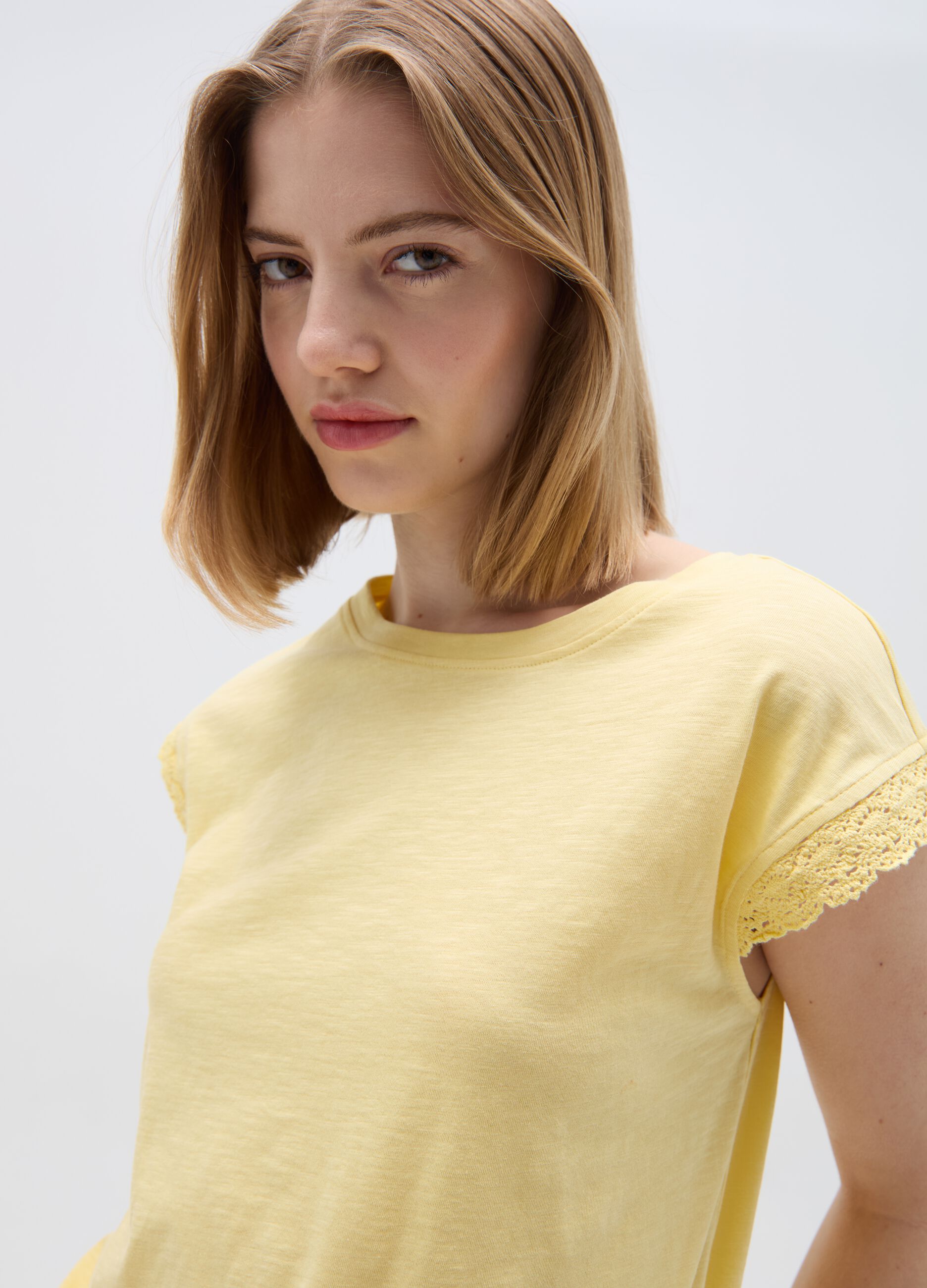 T-shirt with kimono sleeves and crochet insert