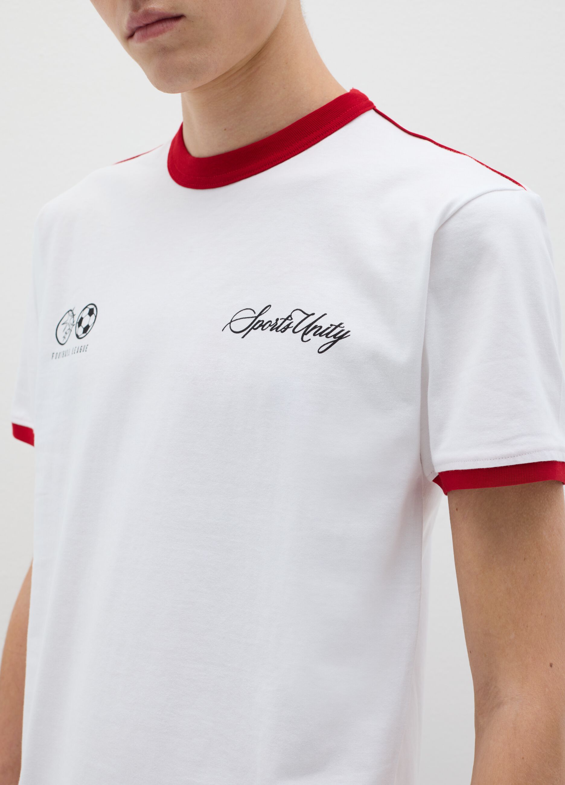 White T-shirt with contrasting edging