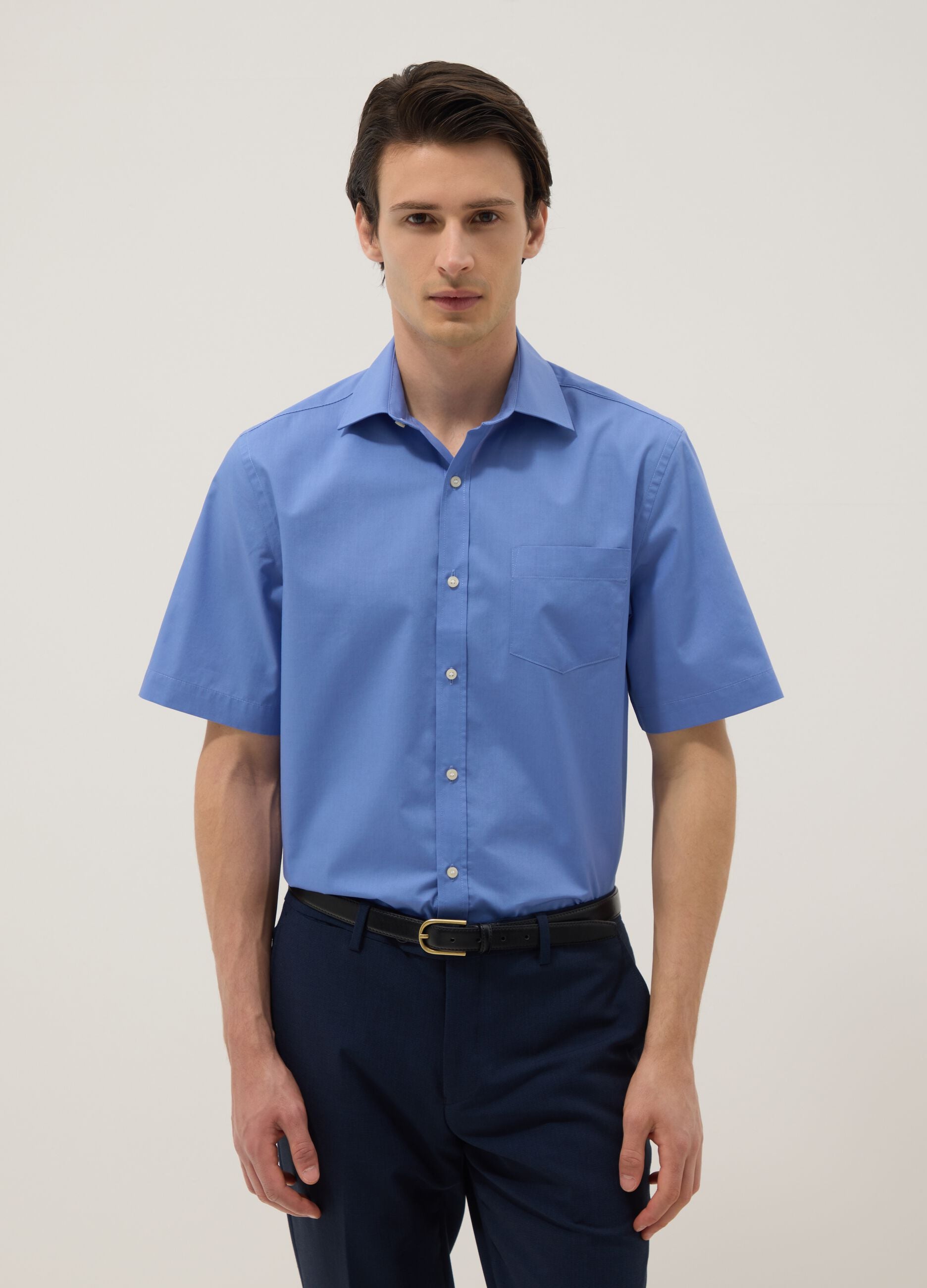 Light blue short-sleeved shirt with classic collar