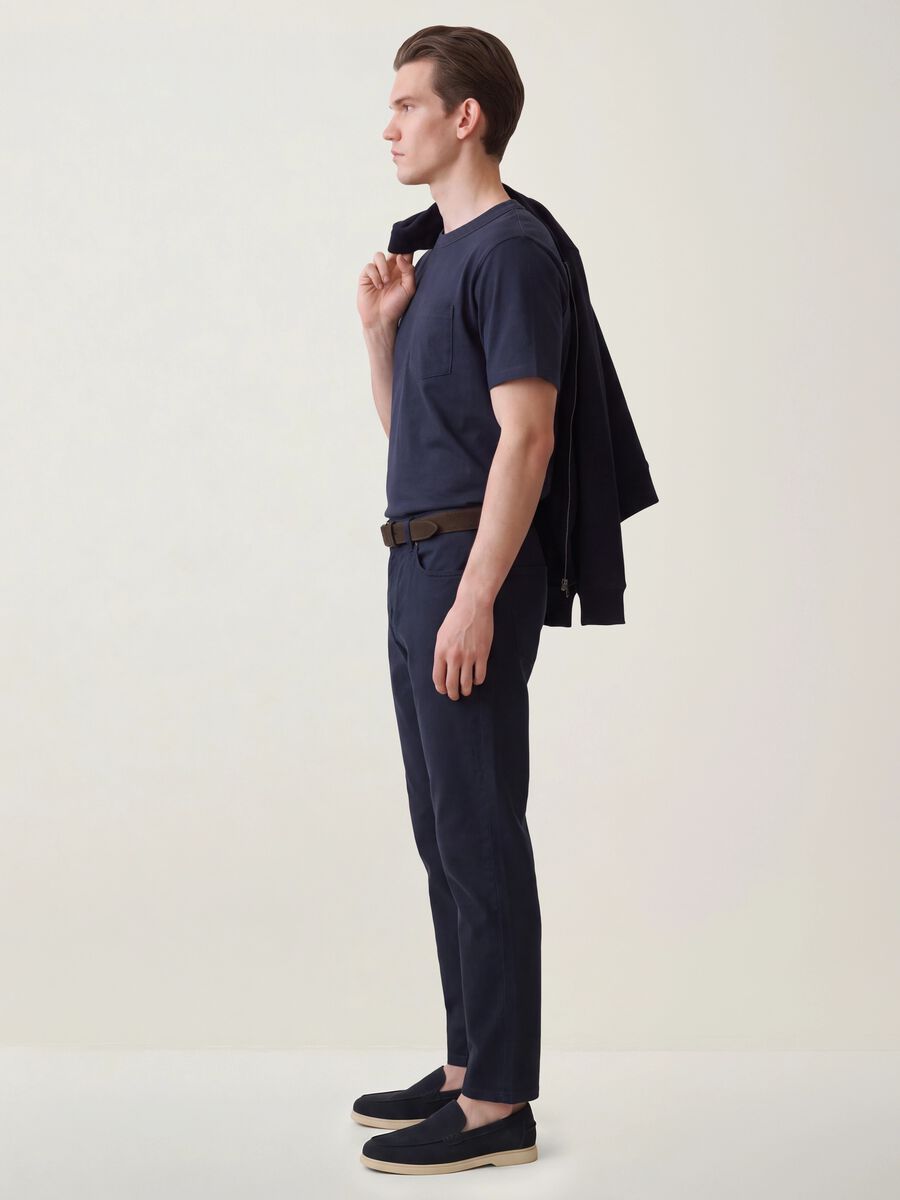 Pantaloni blu in twill di cotone elasticizzato carrot fit_2