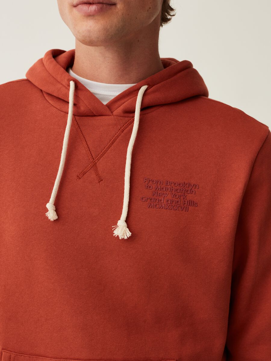 Sweatshirt with V detail and print_3