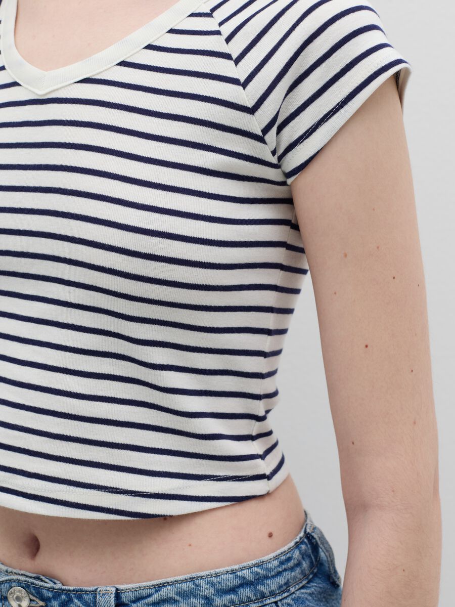 T-shirt with V neck and raglan sleeves_2