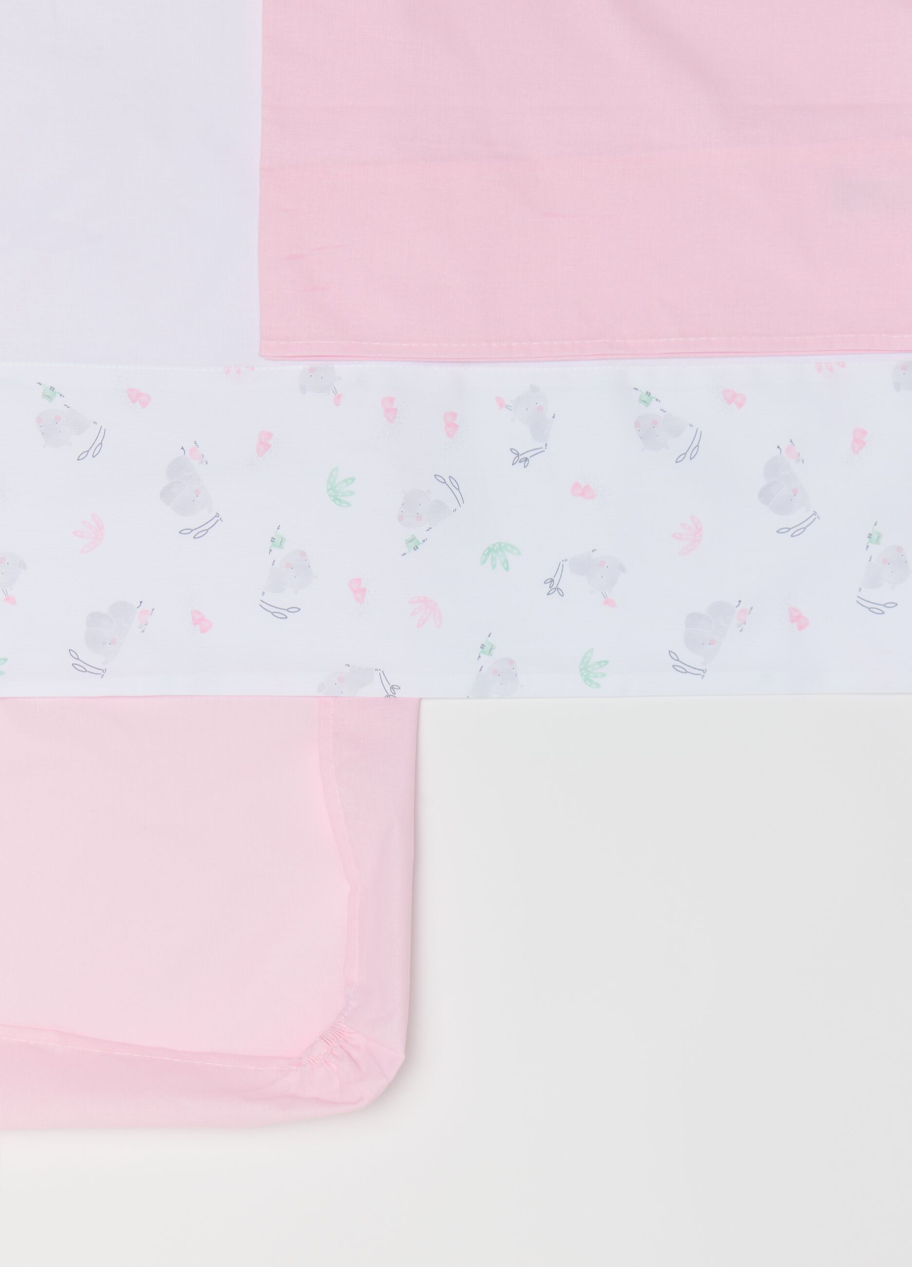 Three-piece white cotton crib set with hippopotamuses print