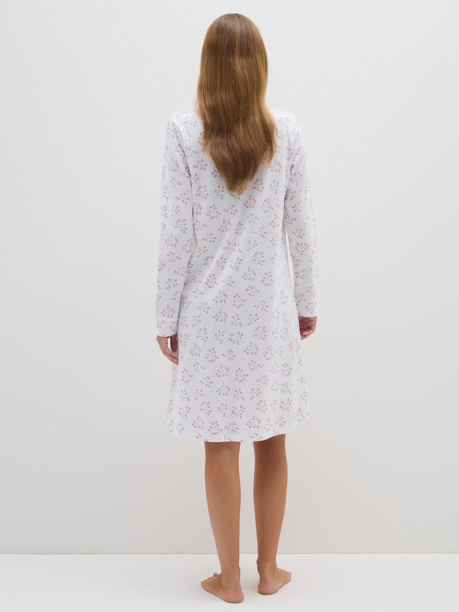 Camicia da notte bianca con stampa rosa_2