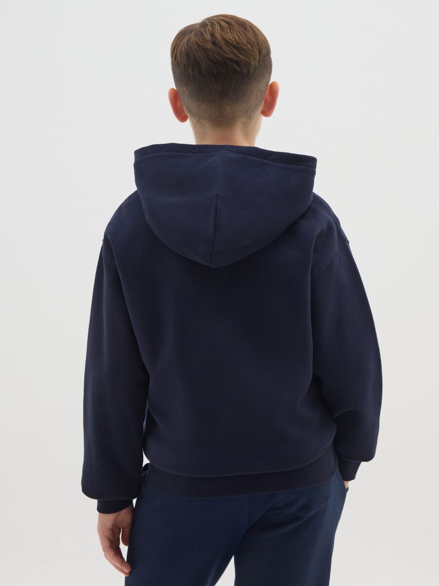 Felpa blu da ragazzo con cappuccio in puro cotone regular fit_1