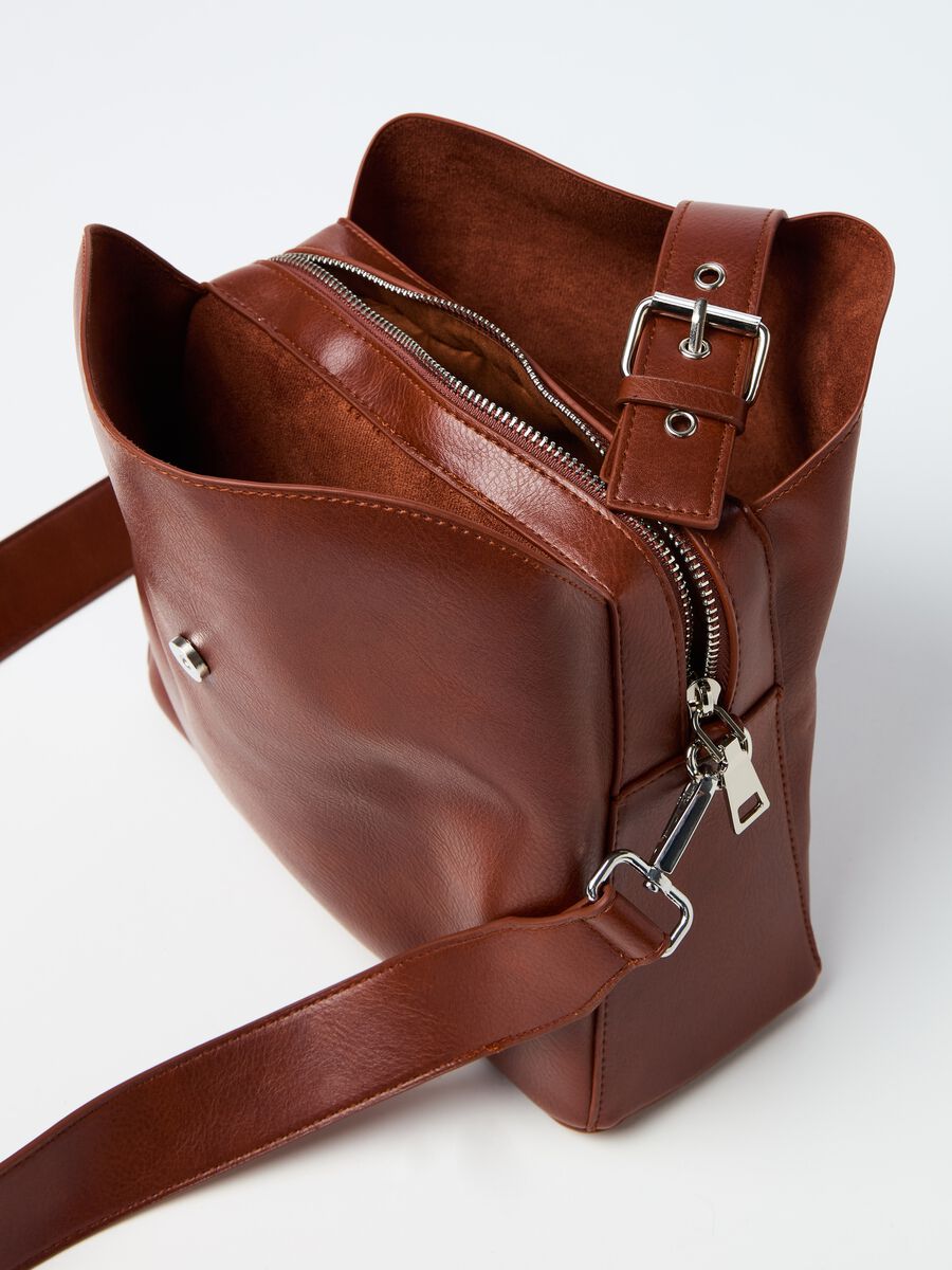 Borsa a secchiello con tasche esterne_2