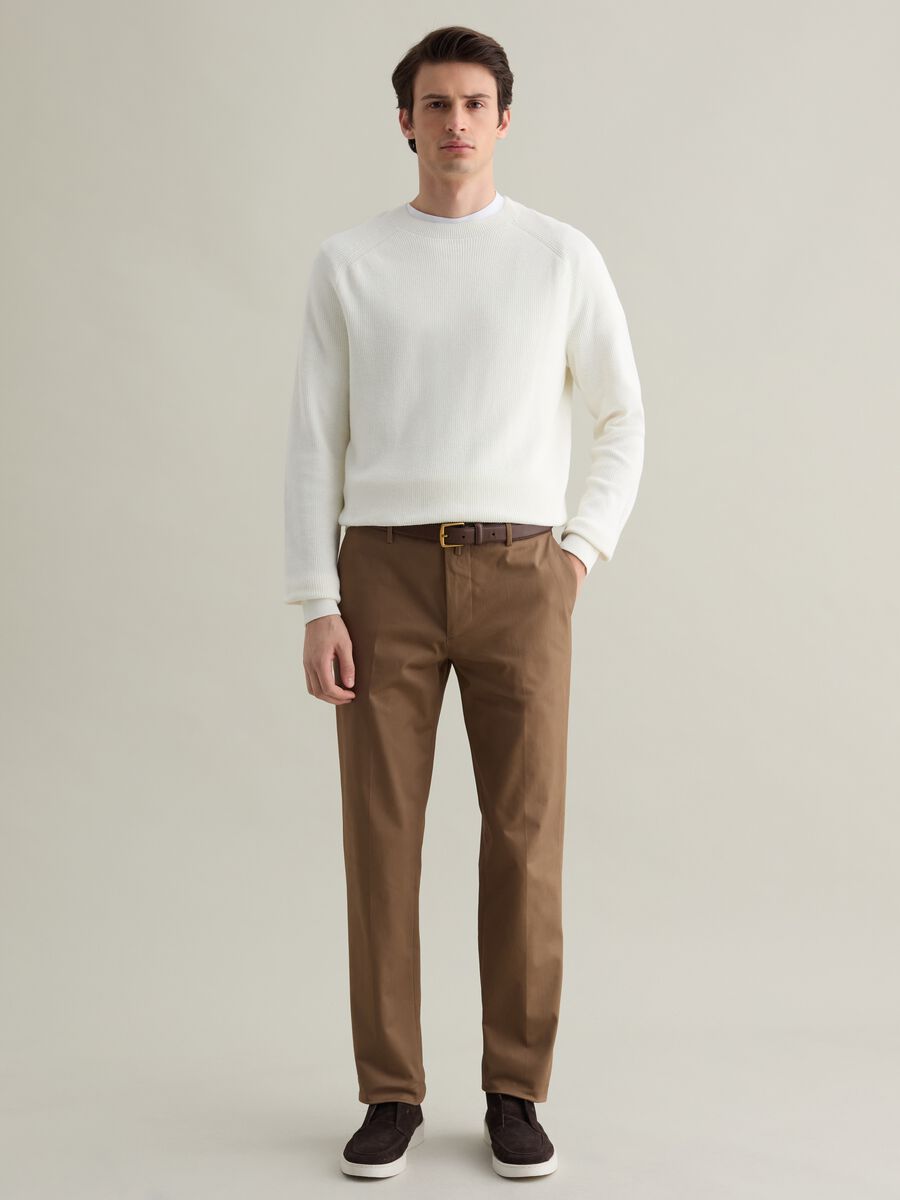 Contemporary leather belt with satin-effect buckle_3