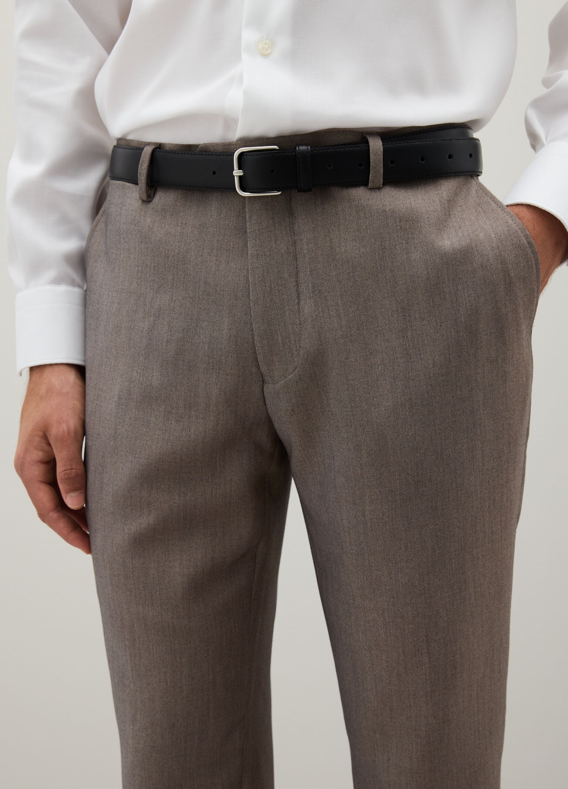 Brown slim trousers in stretch fabric