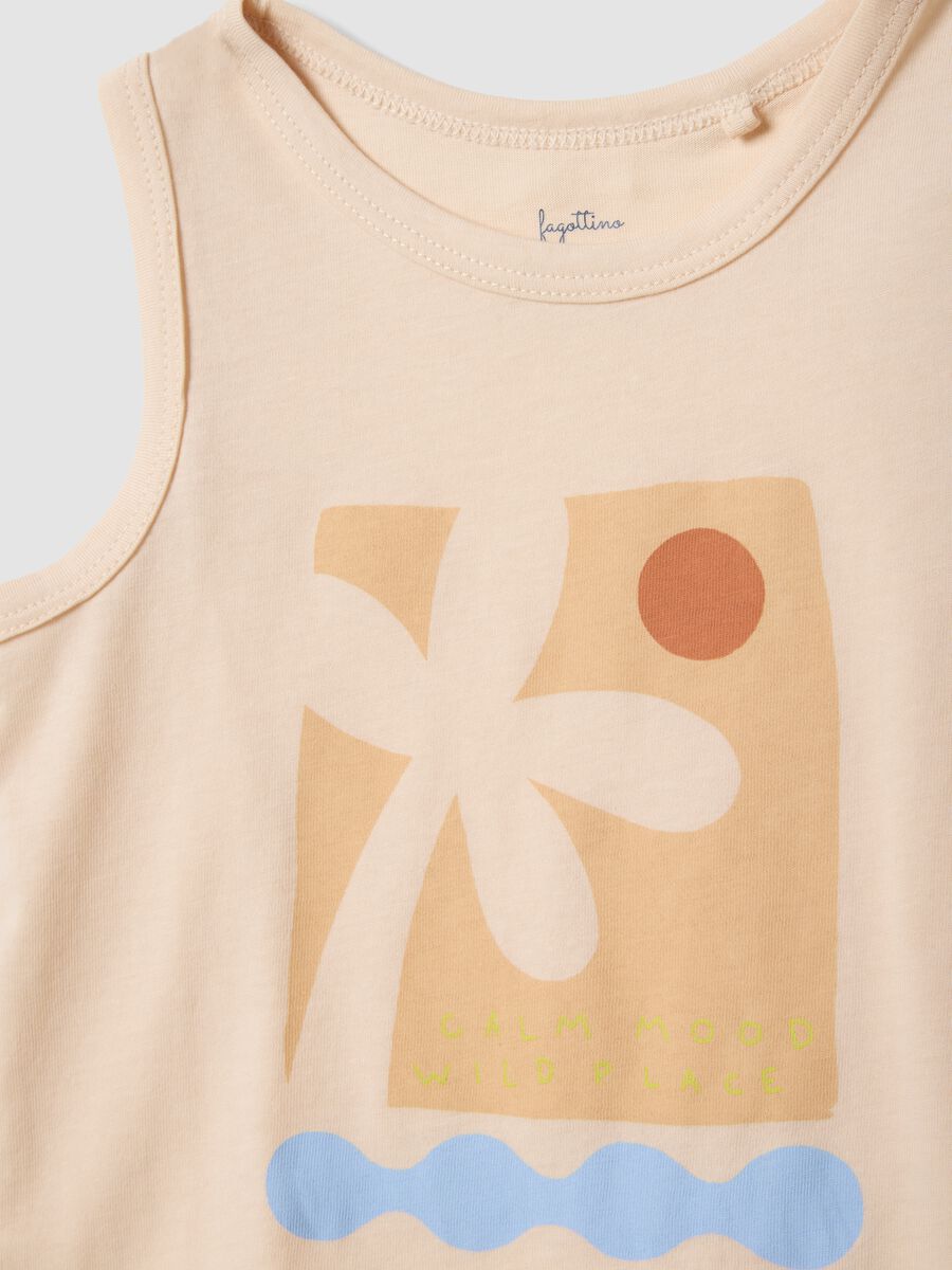 Pigiama beige in puro cotone organico da neonato con canotta e shorts_2