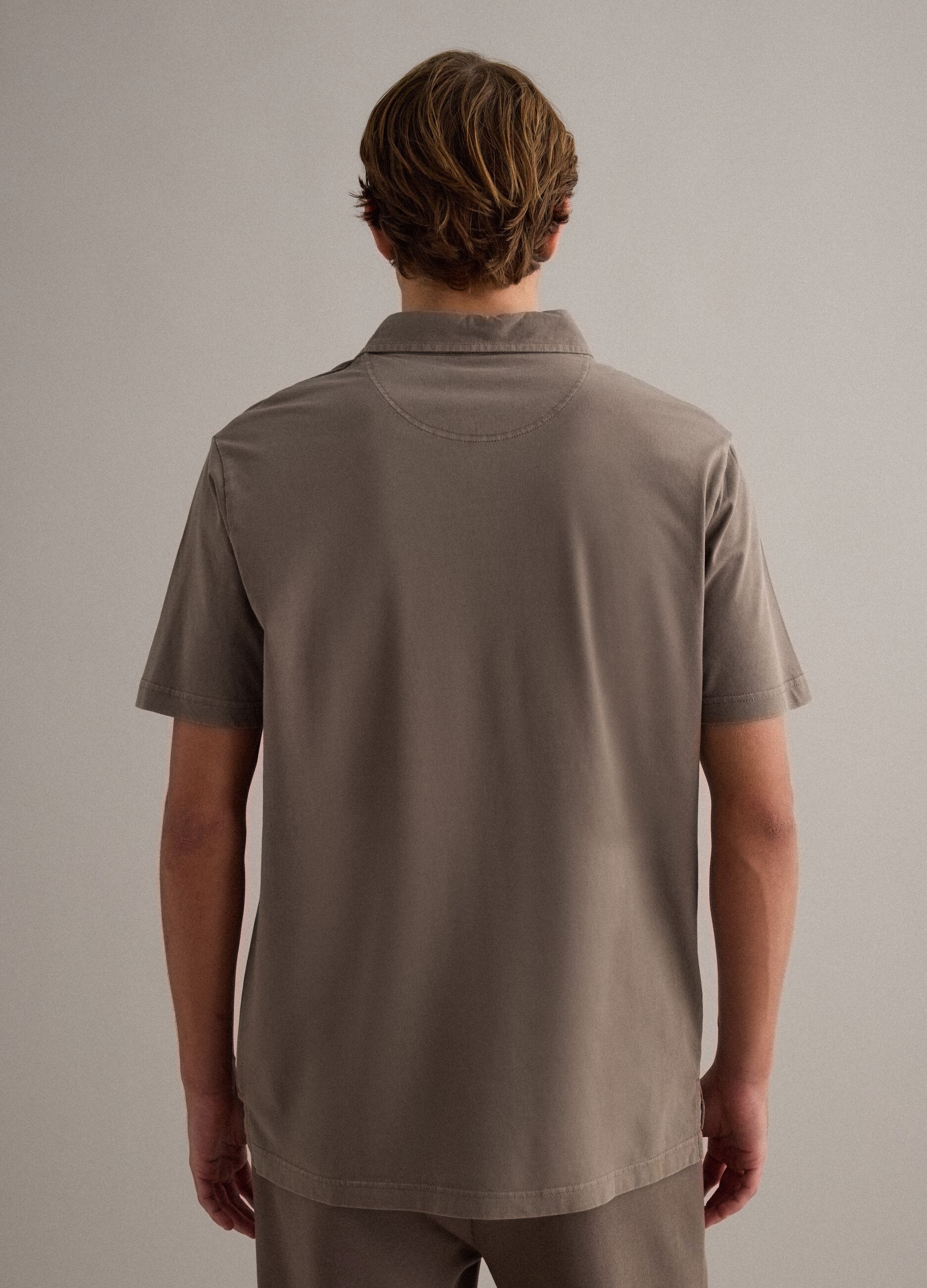 Brown short-sleeve polo in pure cotton, regular fit