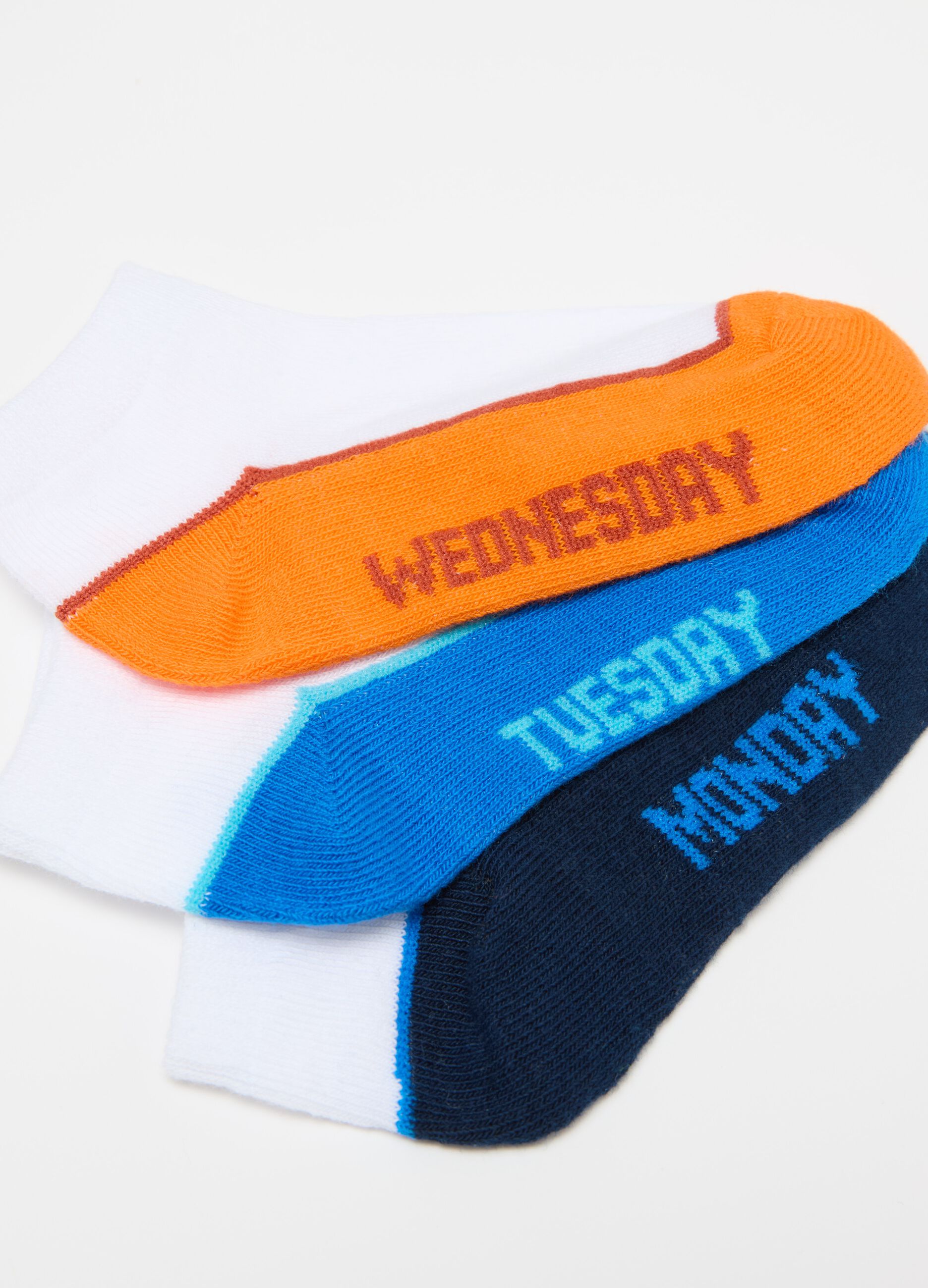 Multi pack shoe liners with days of the week