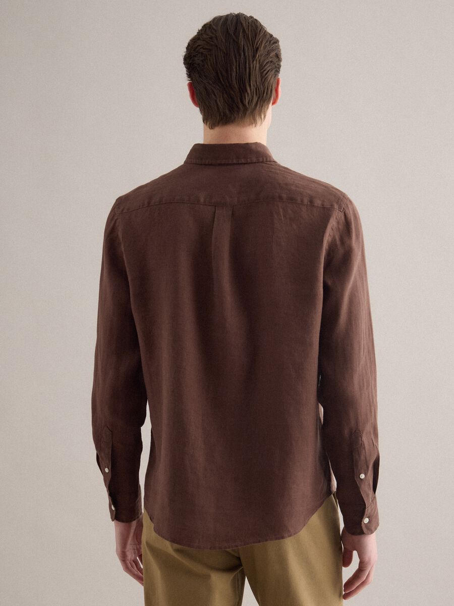 Camicia a maniche lunghe in puro lino marrone regular fit_3