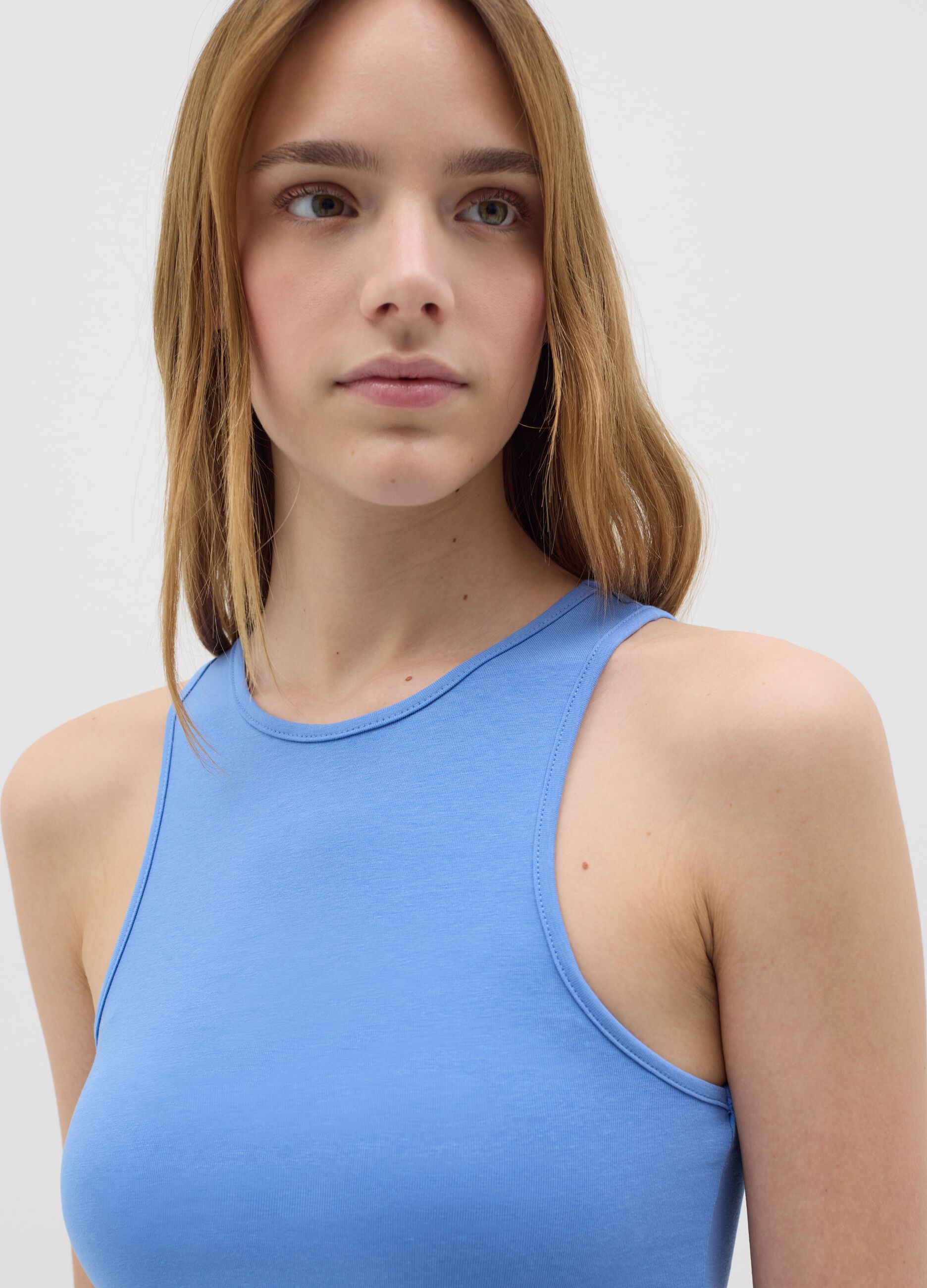 Women’s light blue fitted short top in stretch cotton