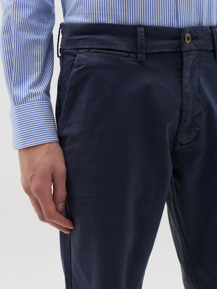 Pantalone chino slim fit in cotone stretch_2