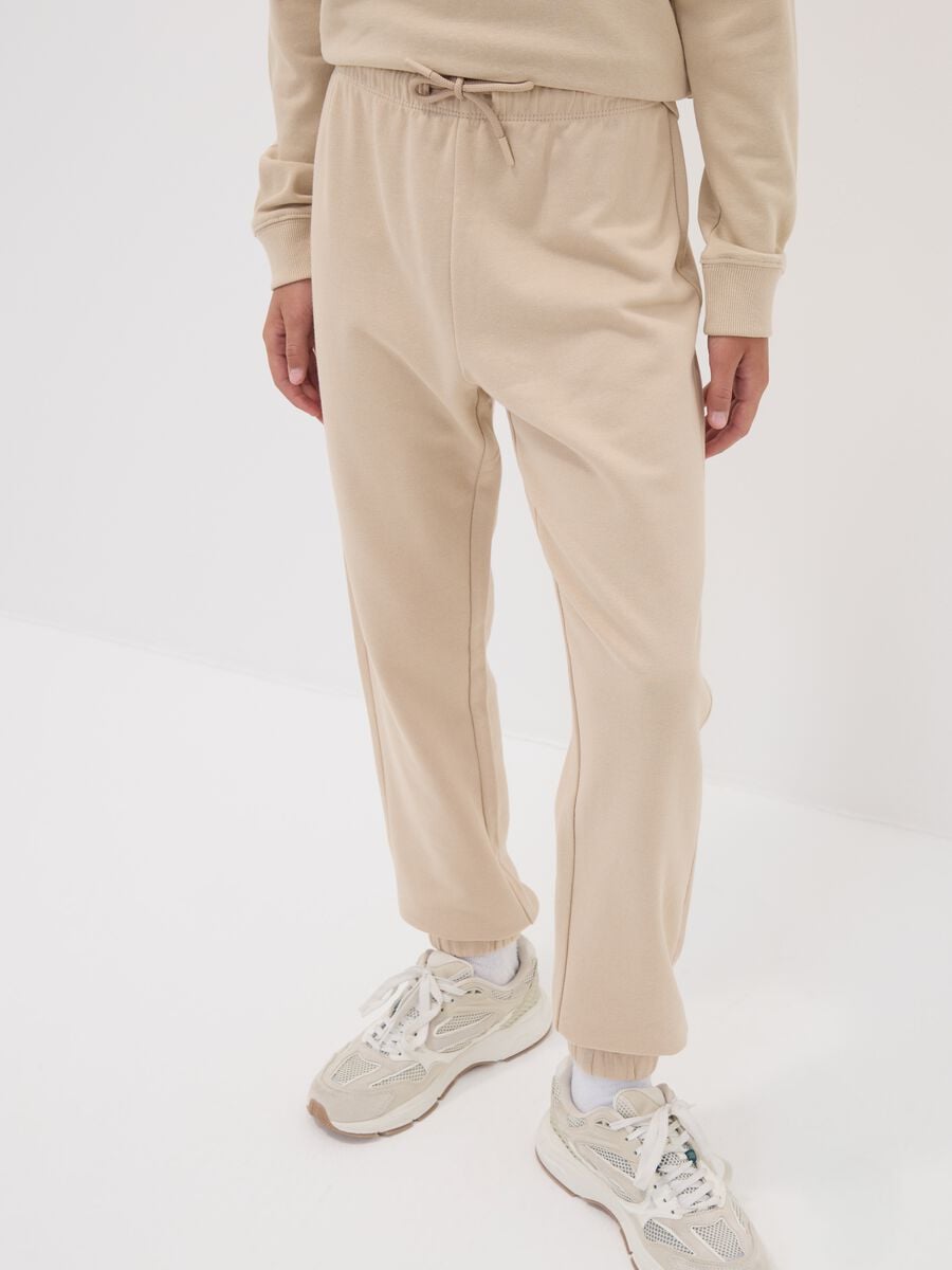 Pantaloni jogger beige in puro cotone organico regular fit per ragazzo_2